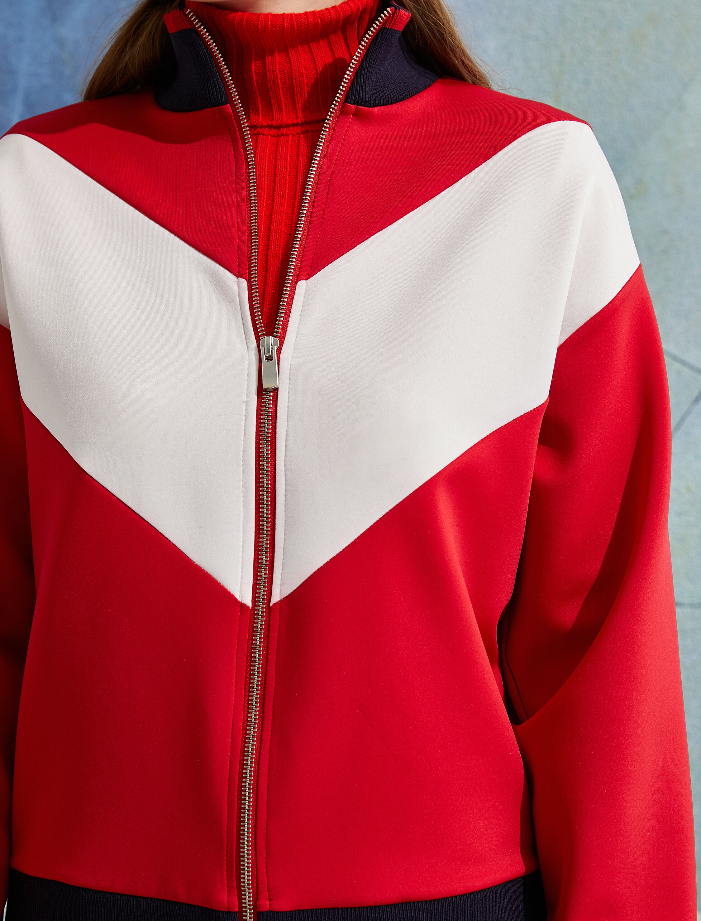   Dik Yaka Fermuarlı Sweatshirt