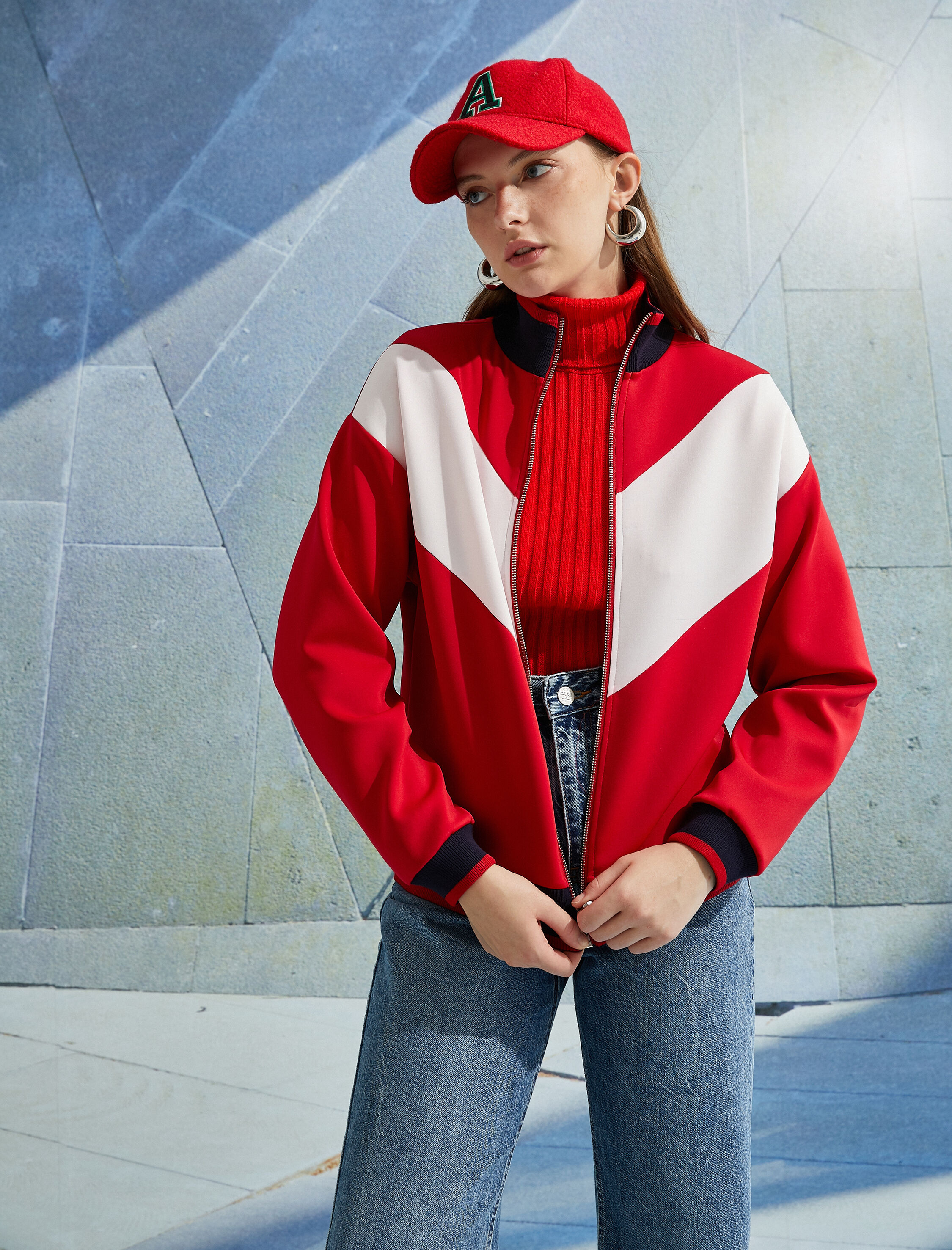   Dik Yaka Fermuarlı Sweatshirt