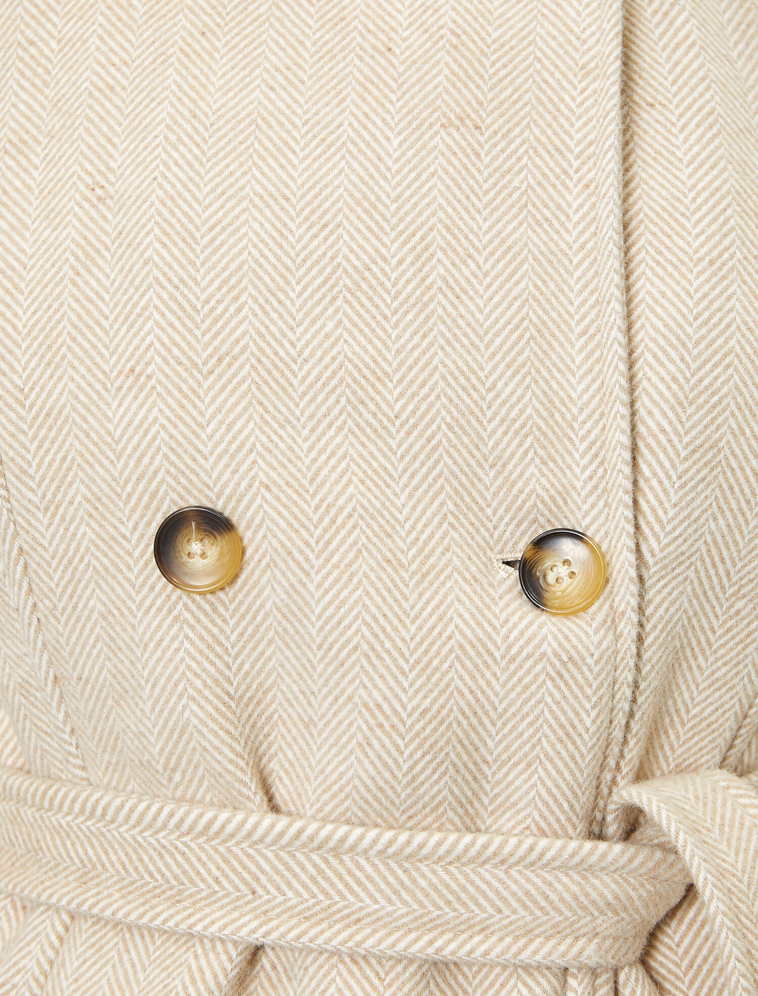 Düğme Detaylı Kaban