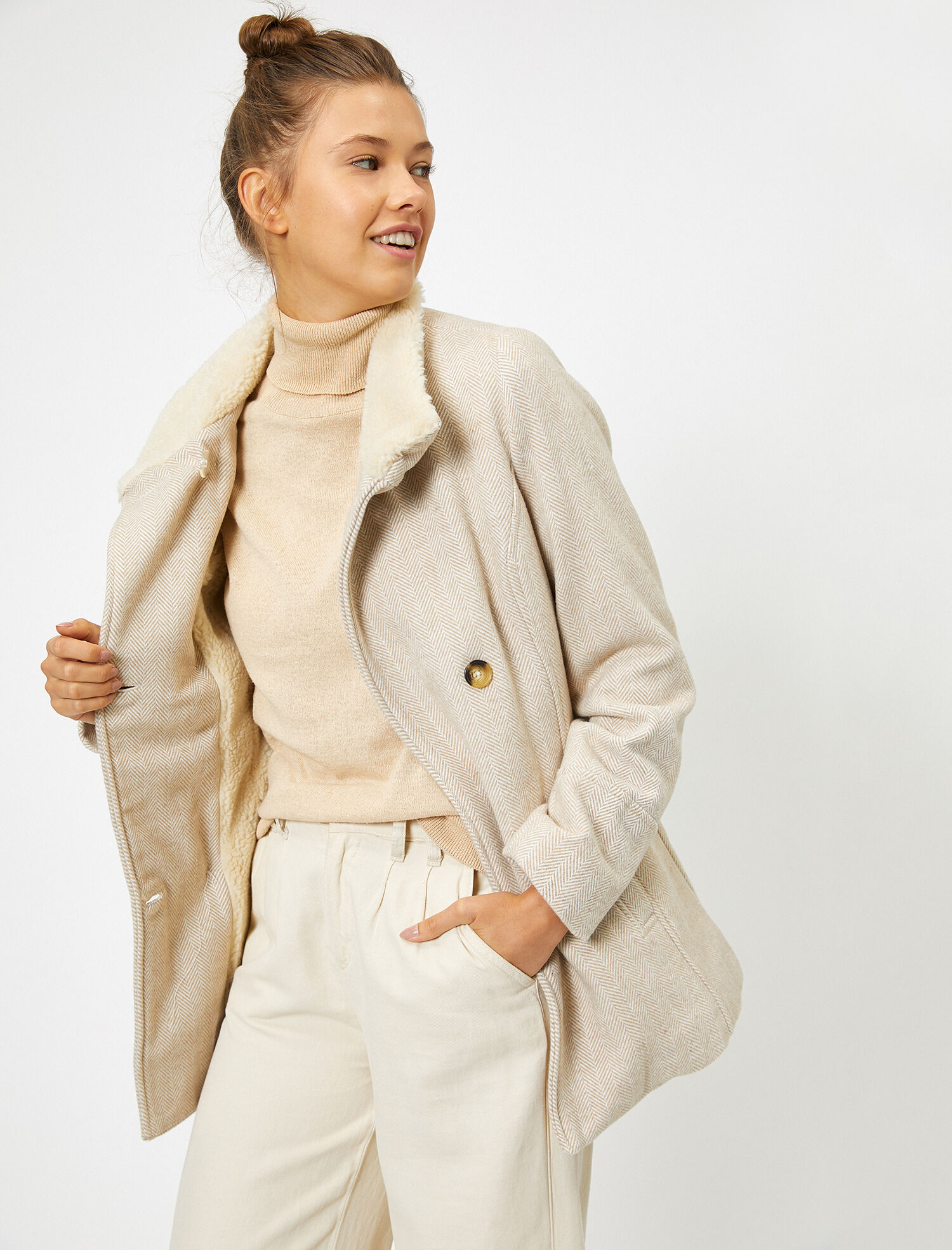 Düğme Detaylı Kaban