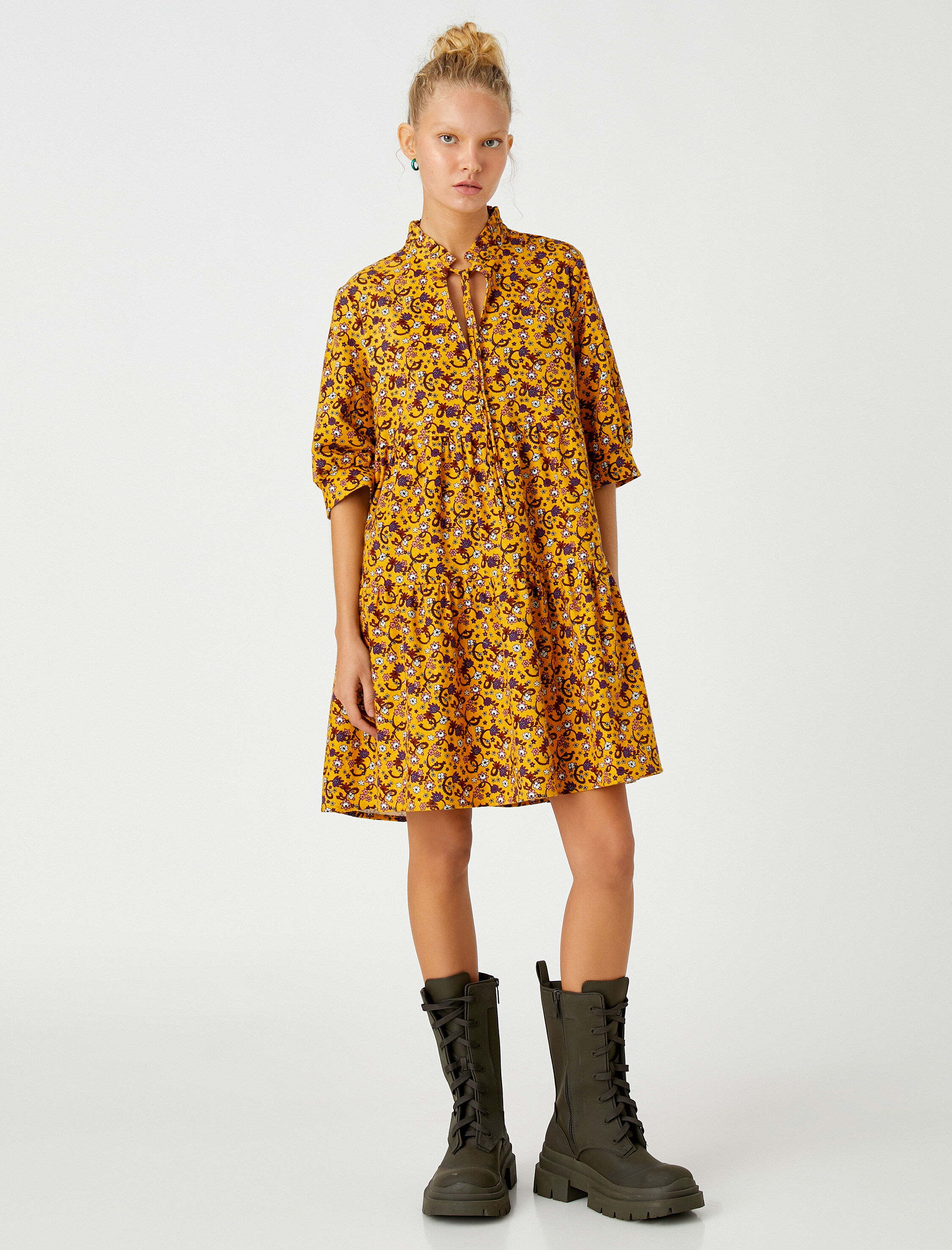   Çiçekli Kışlık Elbise Hakim Yaka Pencere Detaylı