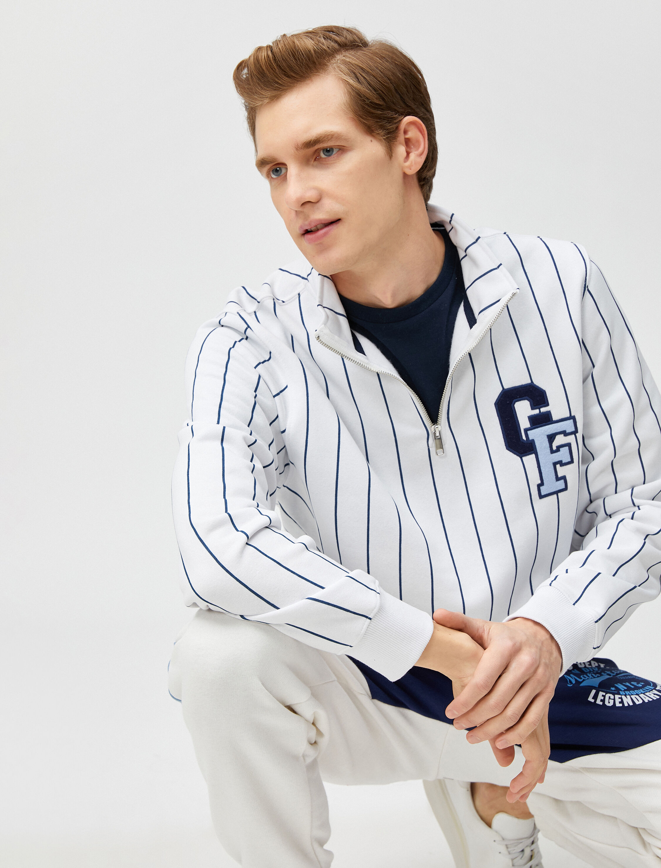 Kolej Sweatshirt Dik Yaka İşlemeli Yarım Fermuarlı Şardonlu