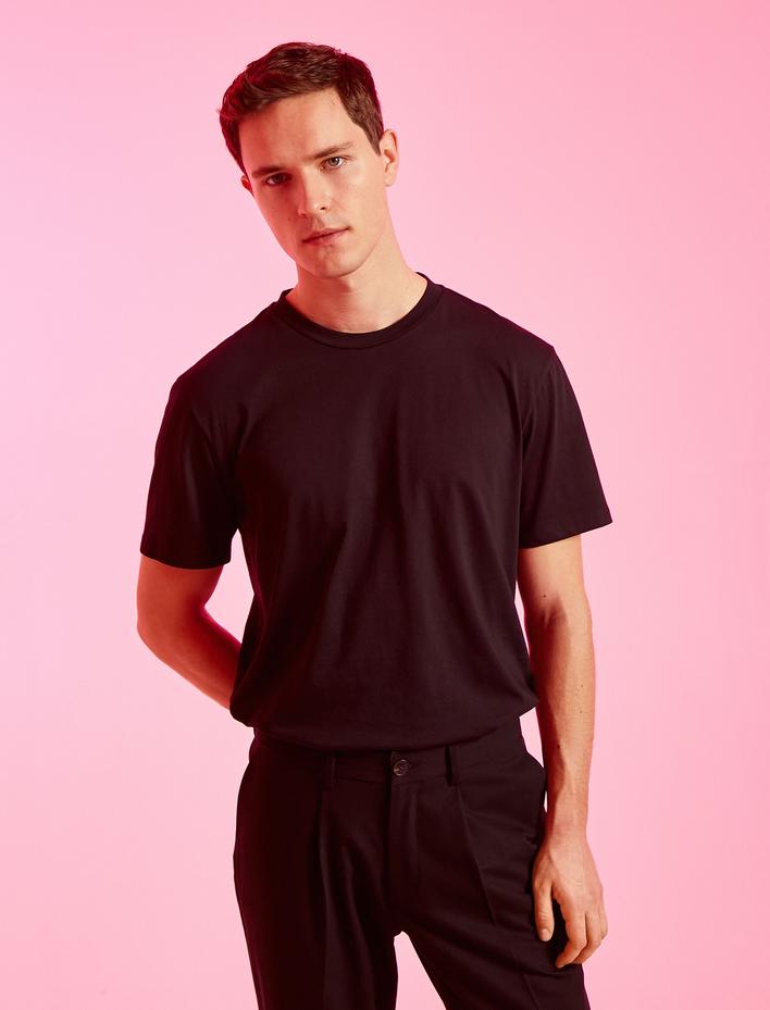  Basic Tişört Etiket Detaylı Bisiklet Yaka Kısa Kollu