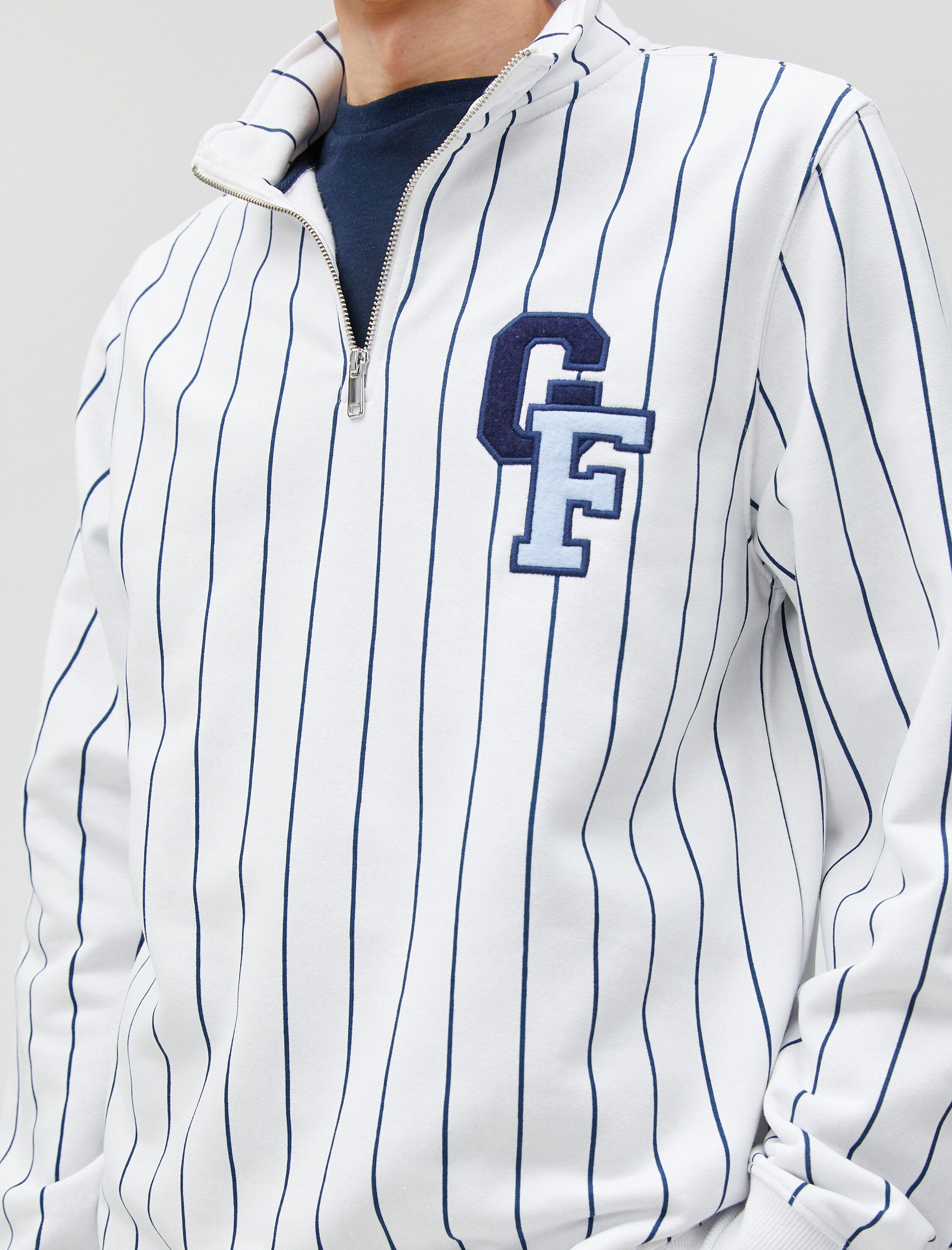 Kolej Sweatshirt Dik Yaka İşlemeli Yarım Fermuarlı Şardonlu