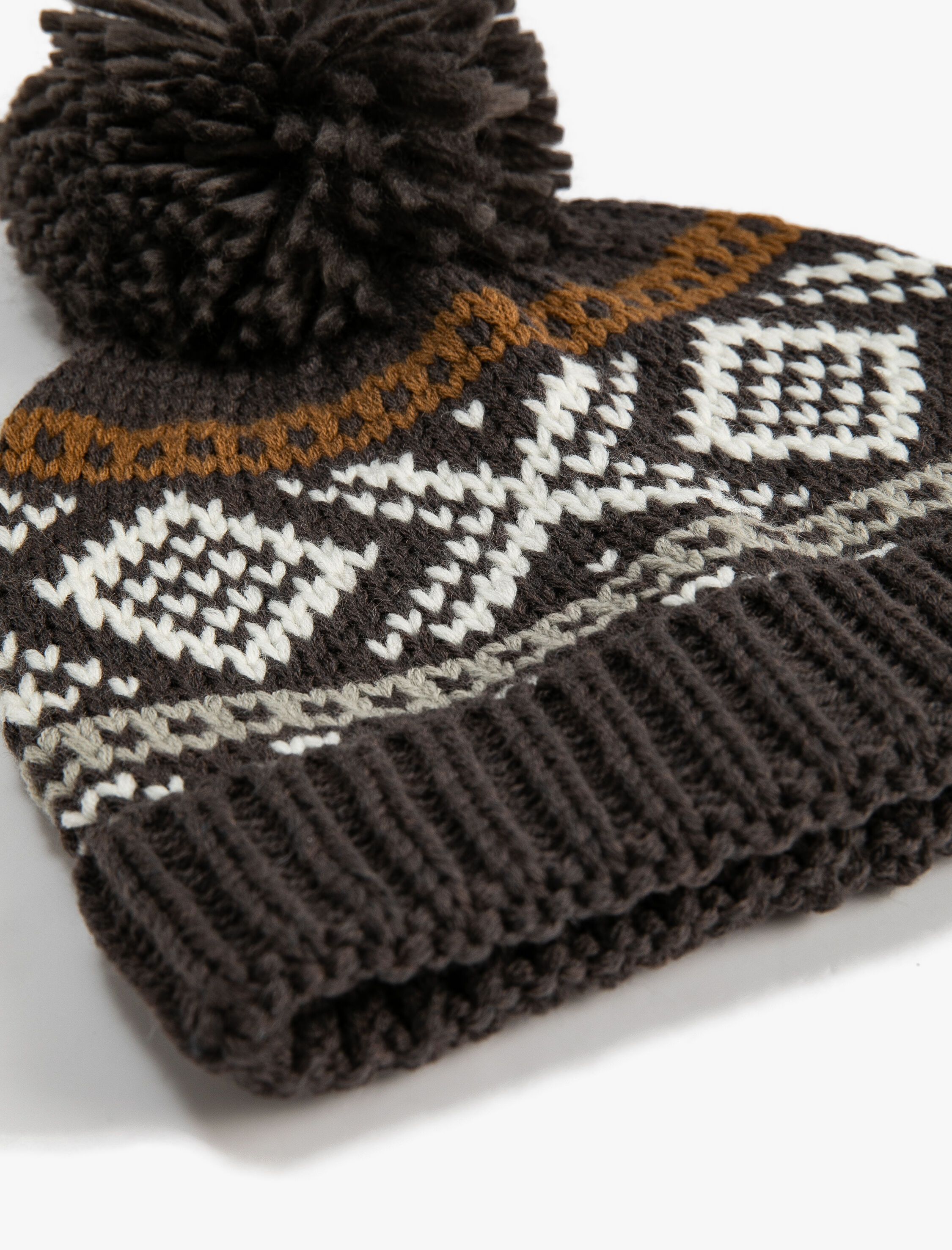  Kadın Ponponlu Örgü Bere