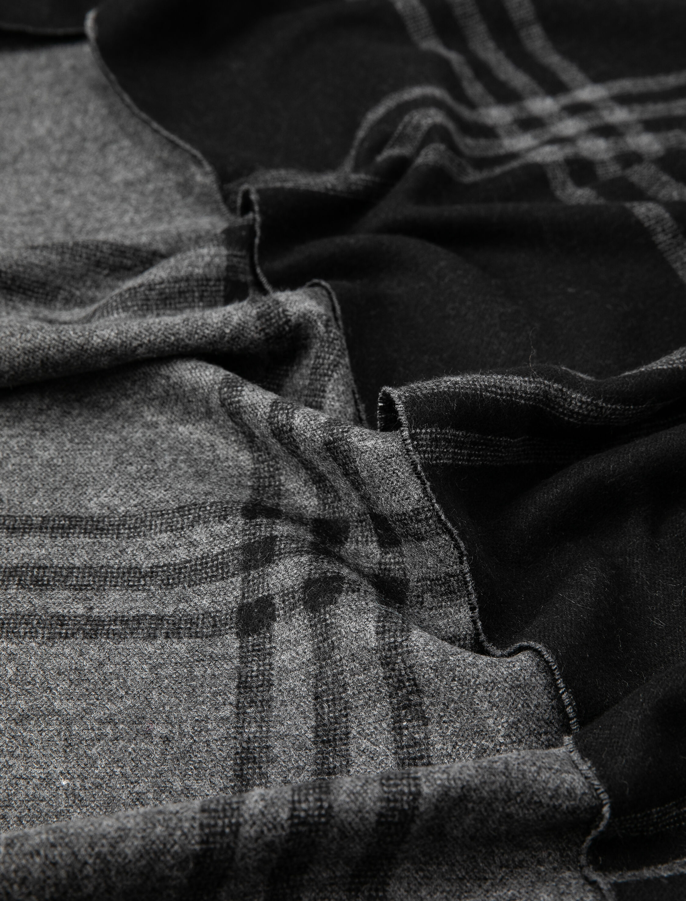  Erkek Ekose Desenli Atkı Püskül Detaylı