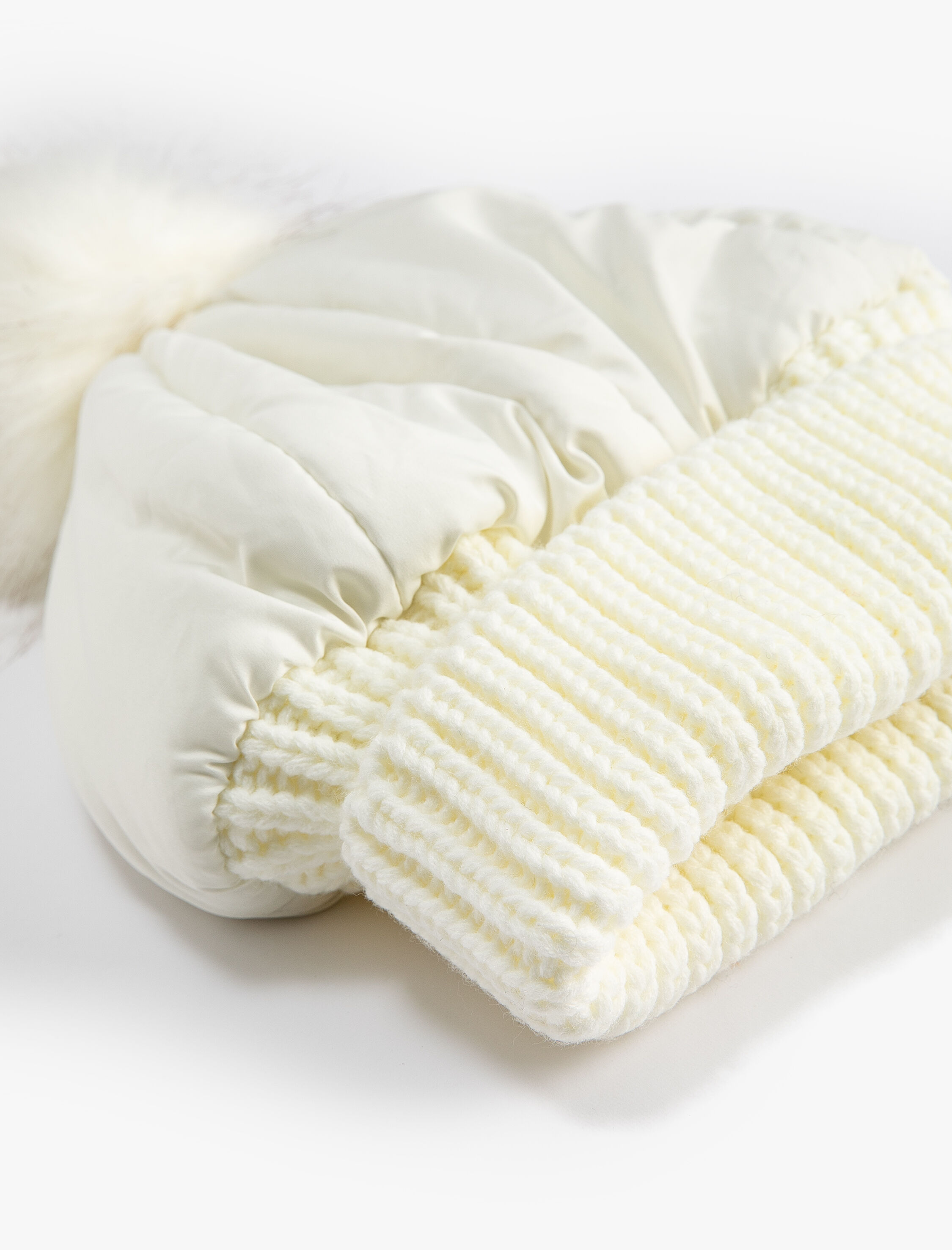  Kadın Ponponlu Bere