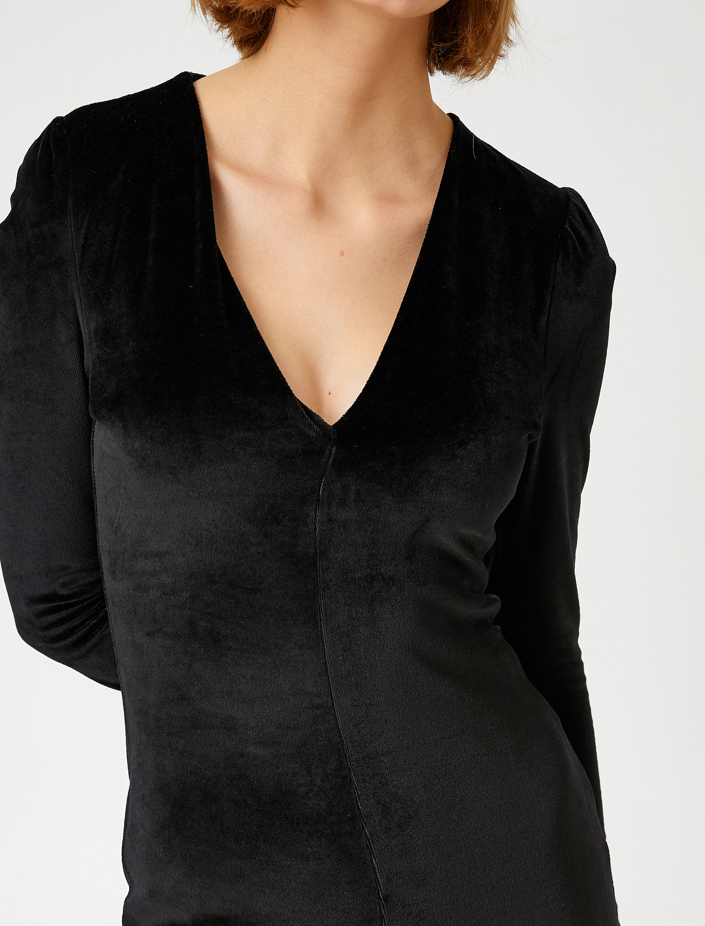   V Yaka Kadife Mini Elbise