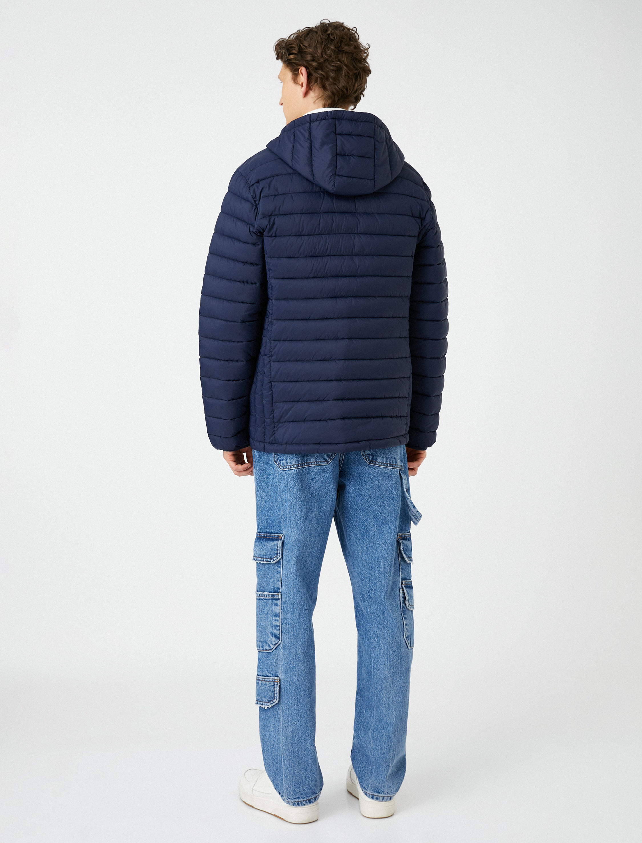   Şişme Mont Mevsimlik Kapşonlu Fermuarlı Cep Detaylı