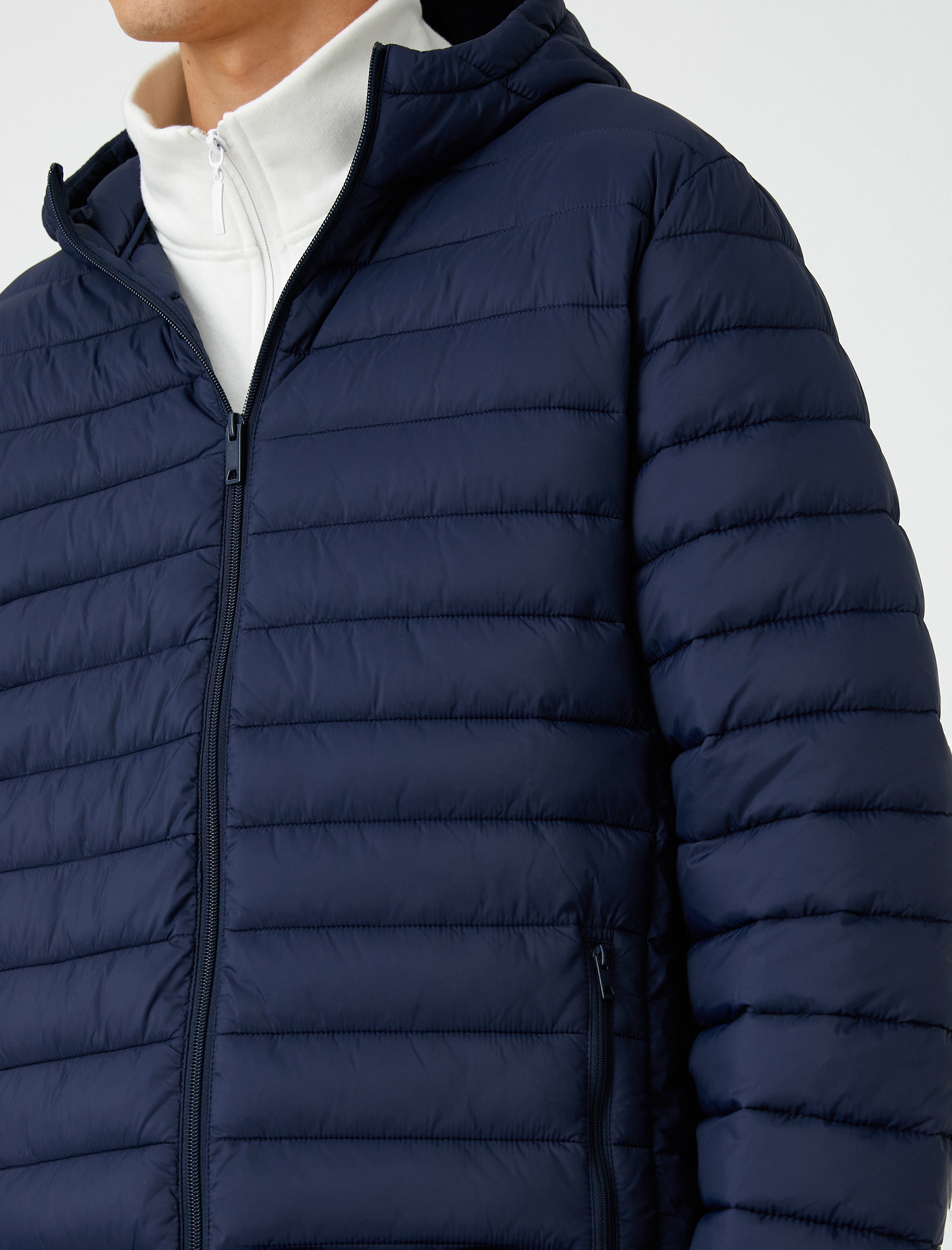   Şişme Mont Mevsimlik Kapşonlu Fermuarlı Cep Detaylı