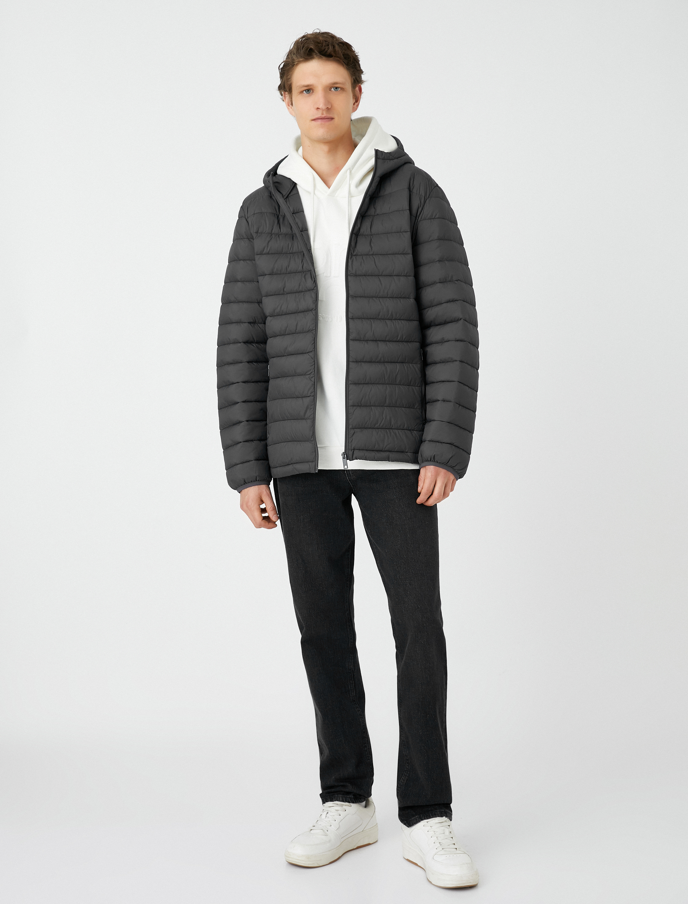 Şişme Mont Mevsimlik Kapşonlu Fermuarlı Cep Detaylı