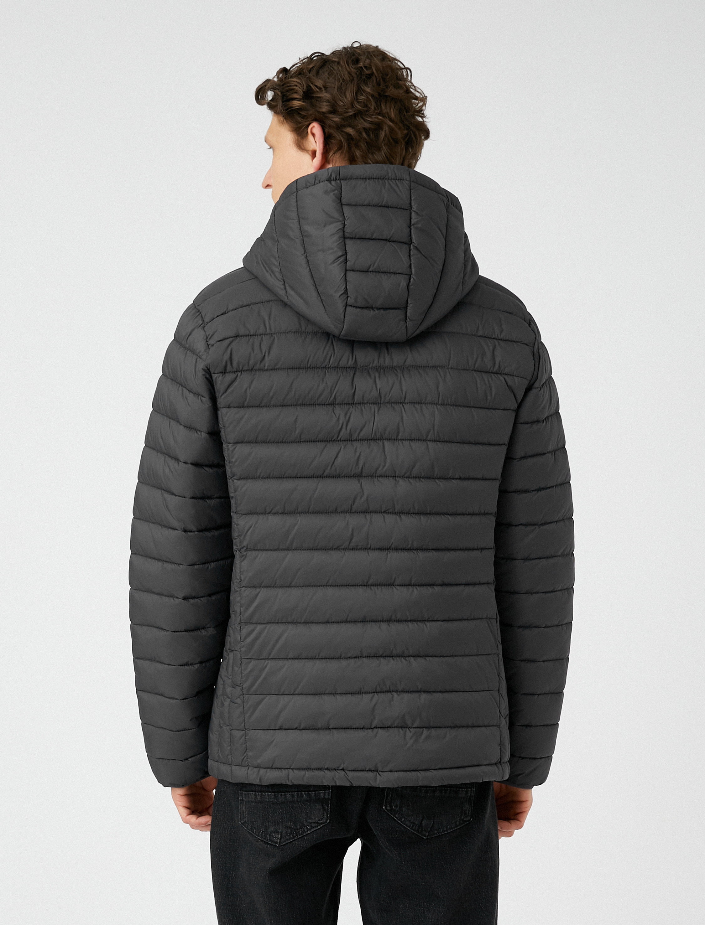 Şişme Mont Mevsimlik Kapşonlu Fermuarlı Cep Detaylı