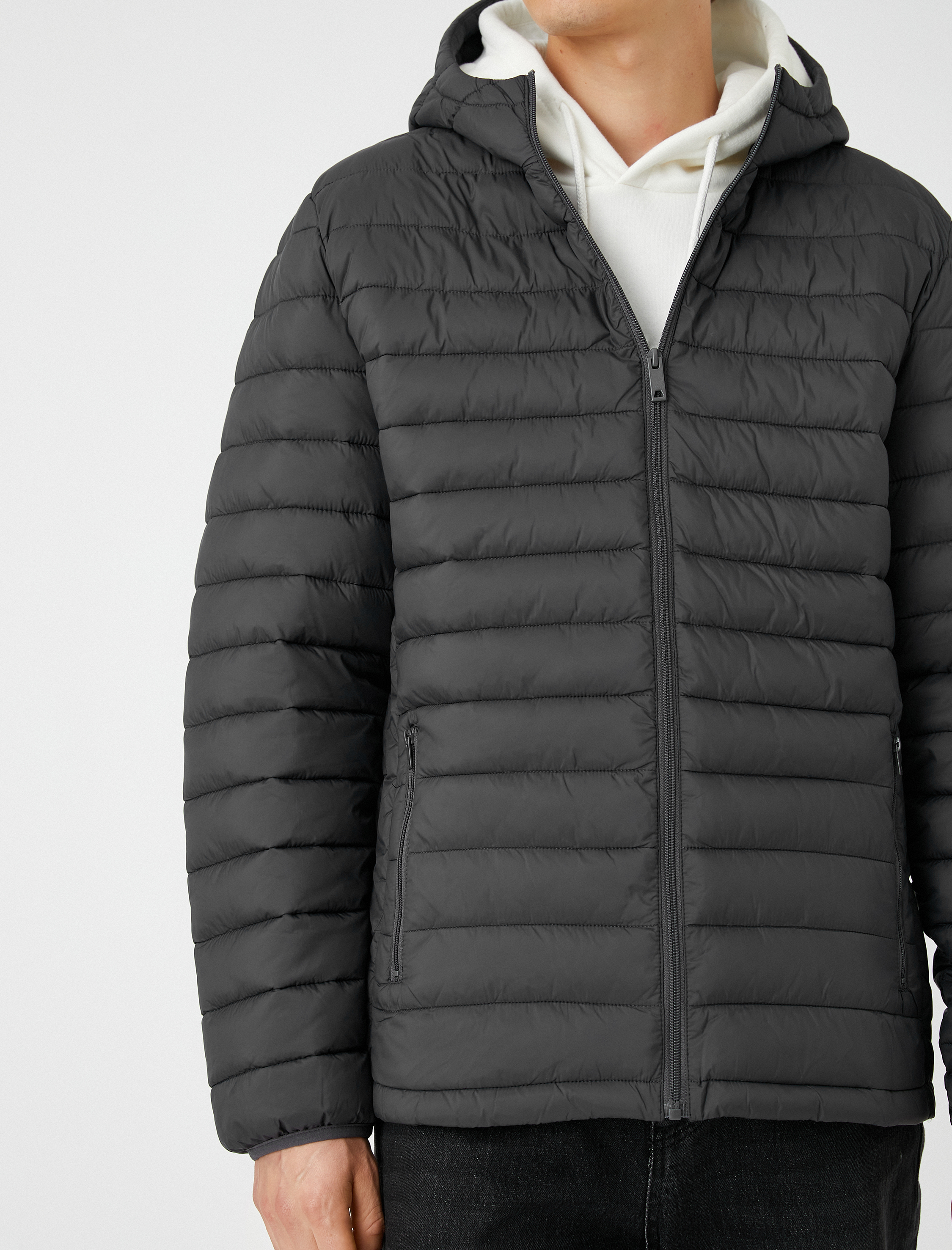 Şişme Mont Mevsimlik Kapşonlu Fermuarlı Cep Detaylı