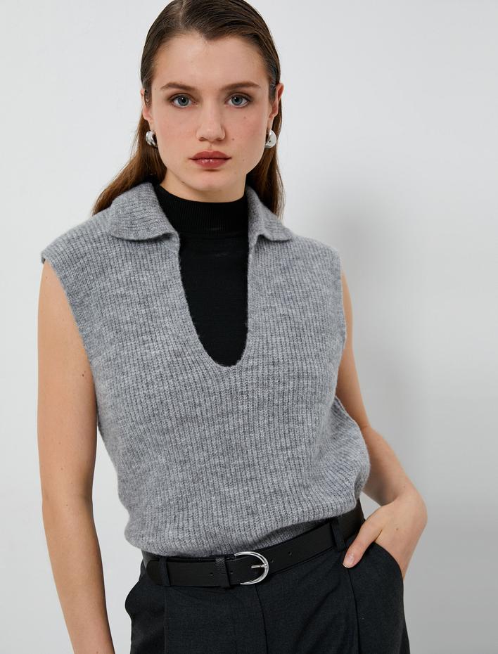  Örgü Süveter Polo Yaka Yanları Yırtmaç Detaylı