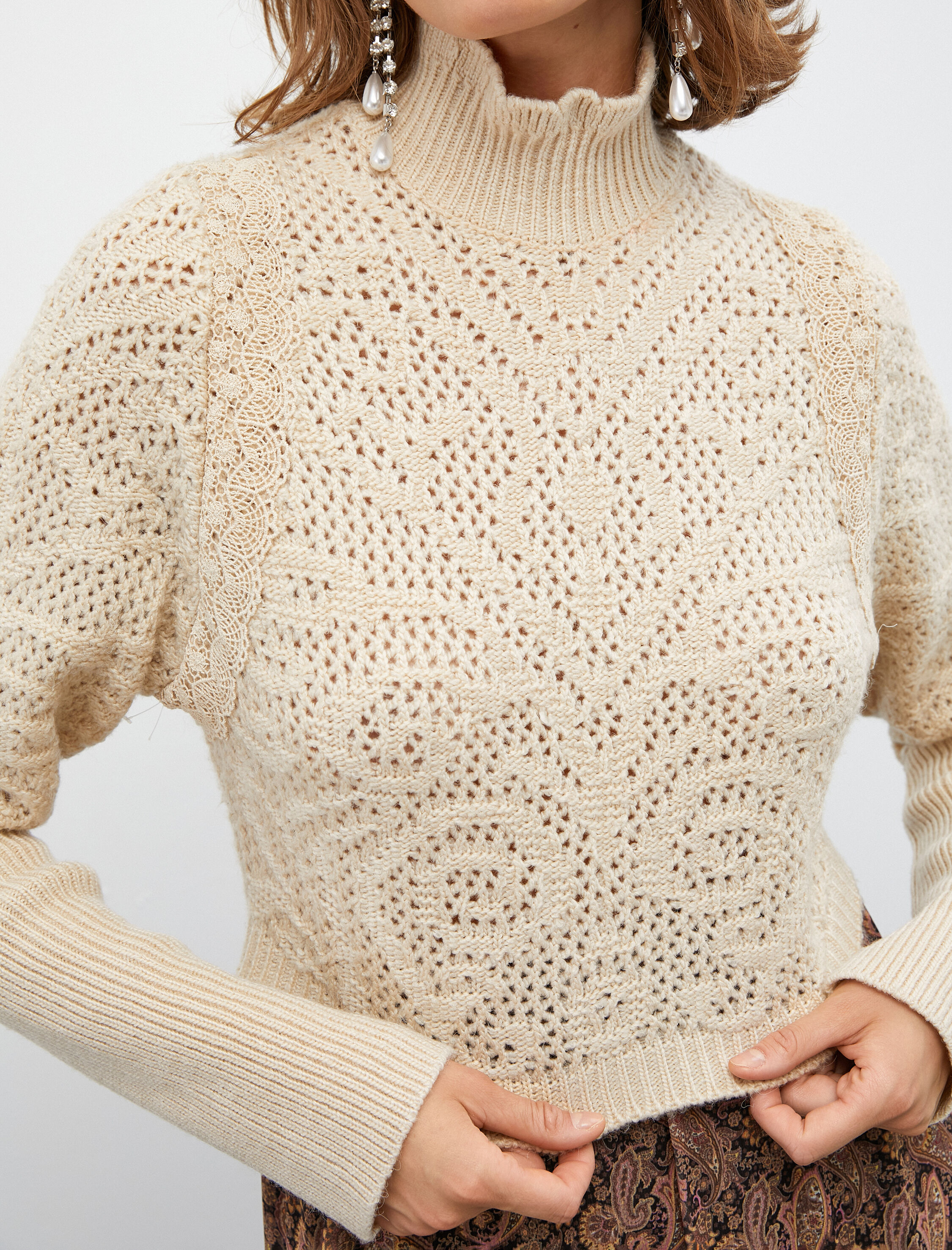   Melis Ağazat X Koton - Dokulu Ajurlu Boğazlı Kazak Triko