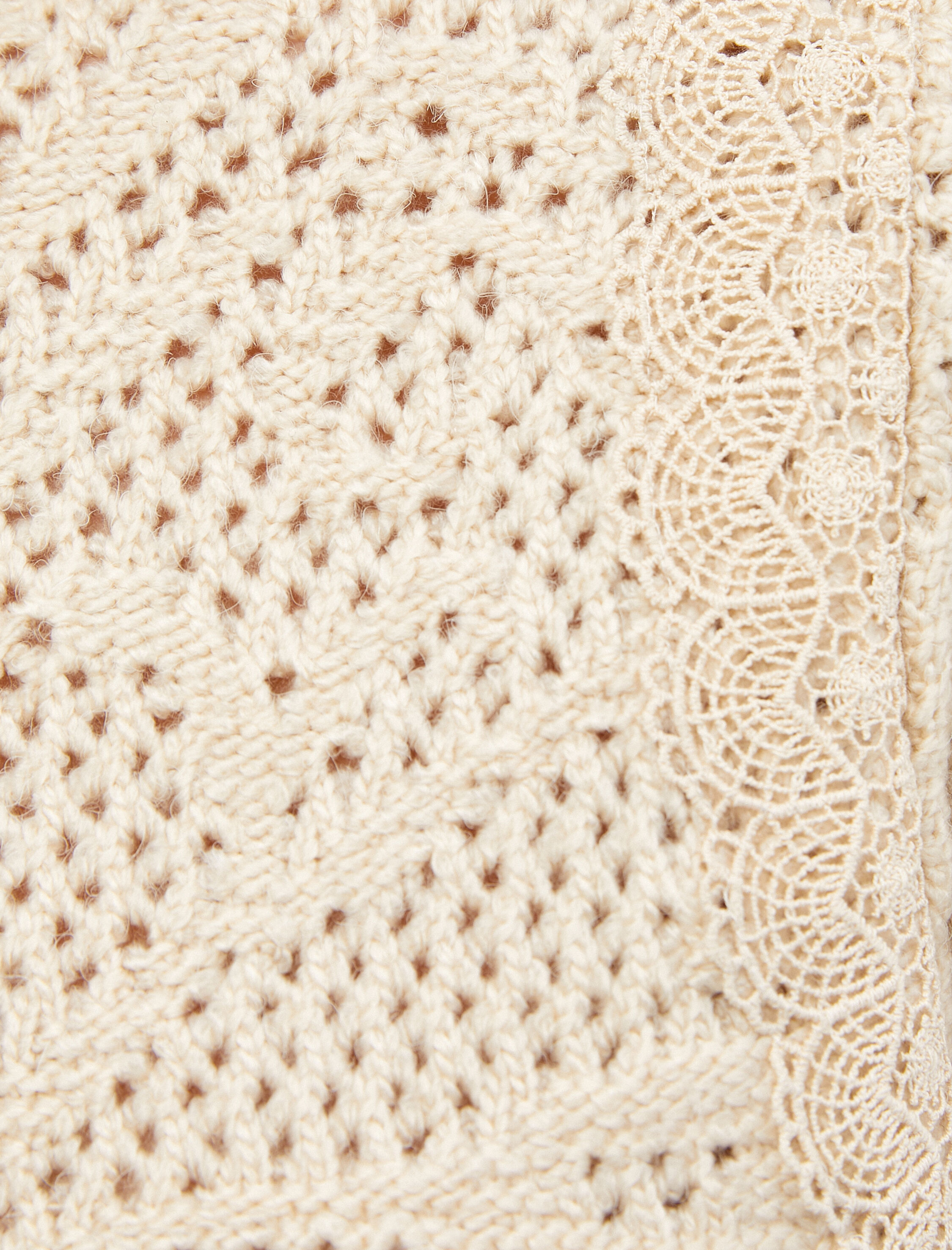   Melis Ağazat X Koton - Dokulu Ajurlu Boğazlı Kazak Triko