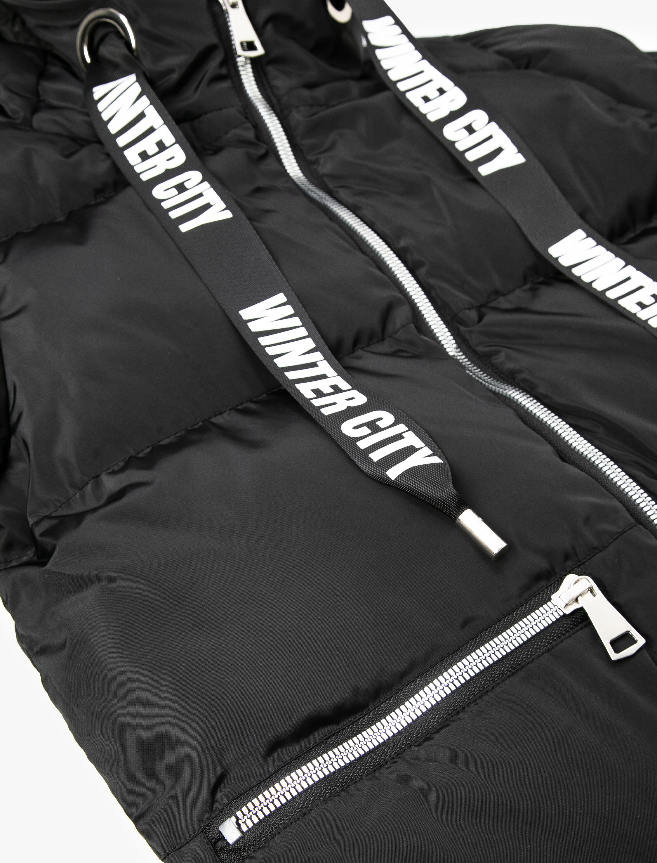   Uzun Şişme Mont Fermuarlı Cep Detaylı Kapüşonlu Slogan Baskılı