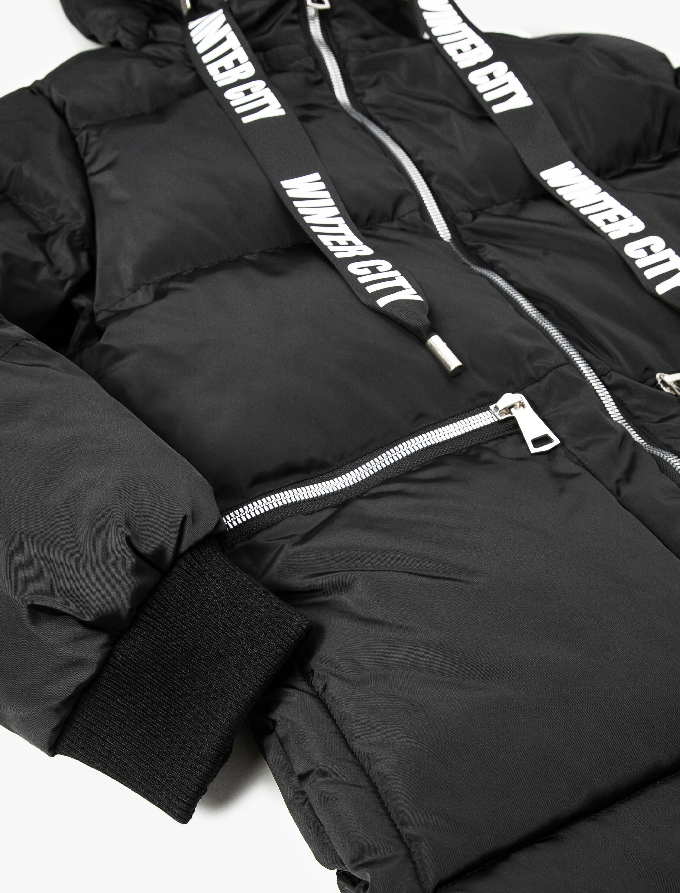   Uzun Şişme Mont Fermuarlı Cep Detaylı Kapüşonlu Slogan Baskılı