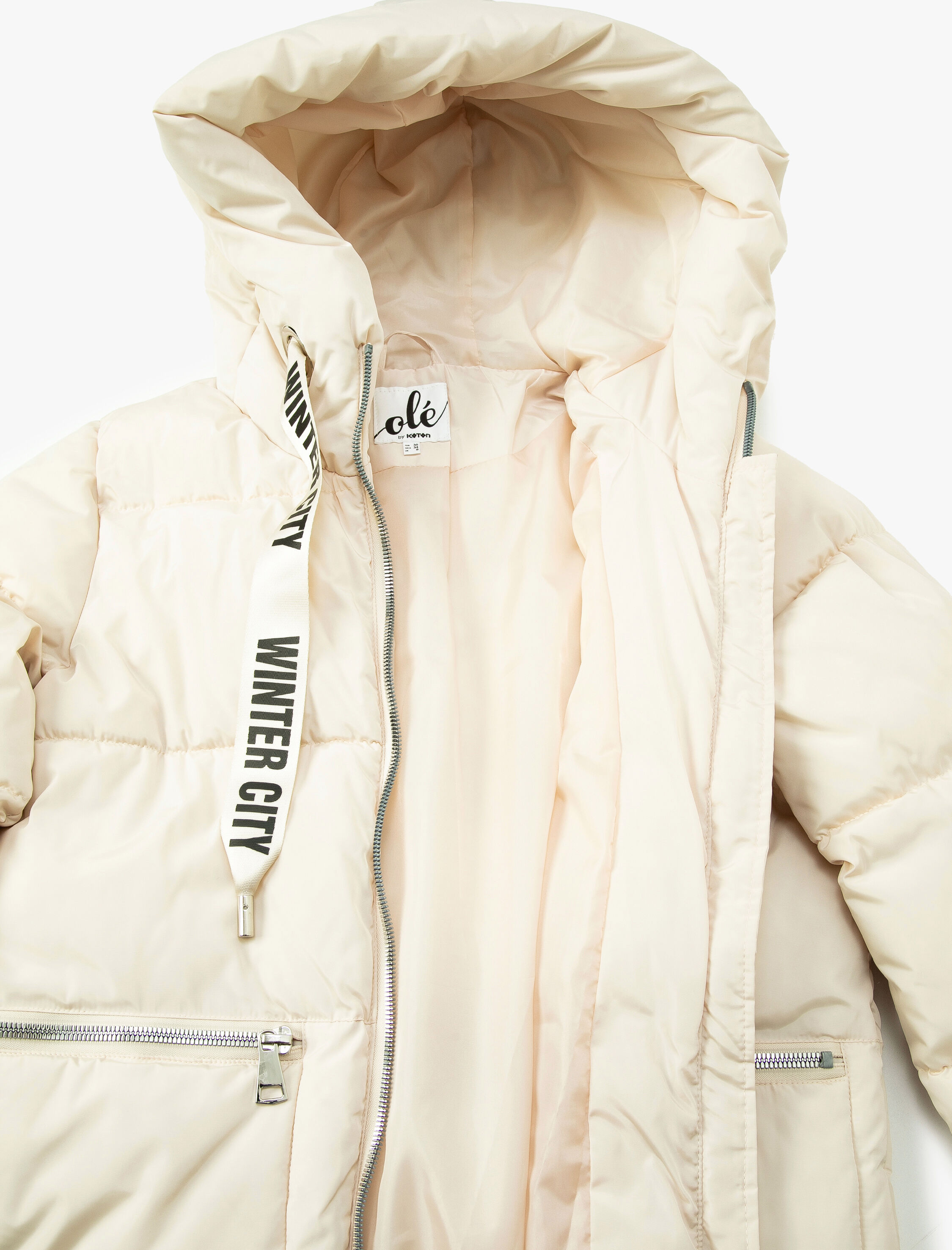   Uzun Şişme Mont Fermuarlı Cep Detaylı Kapüşonlu Slogan Baskılı