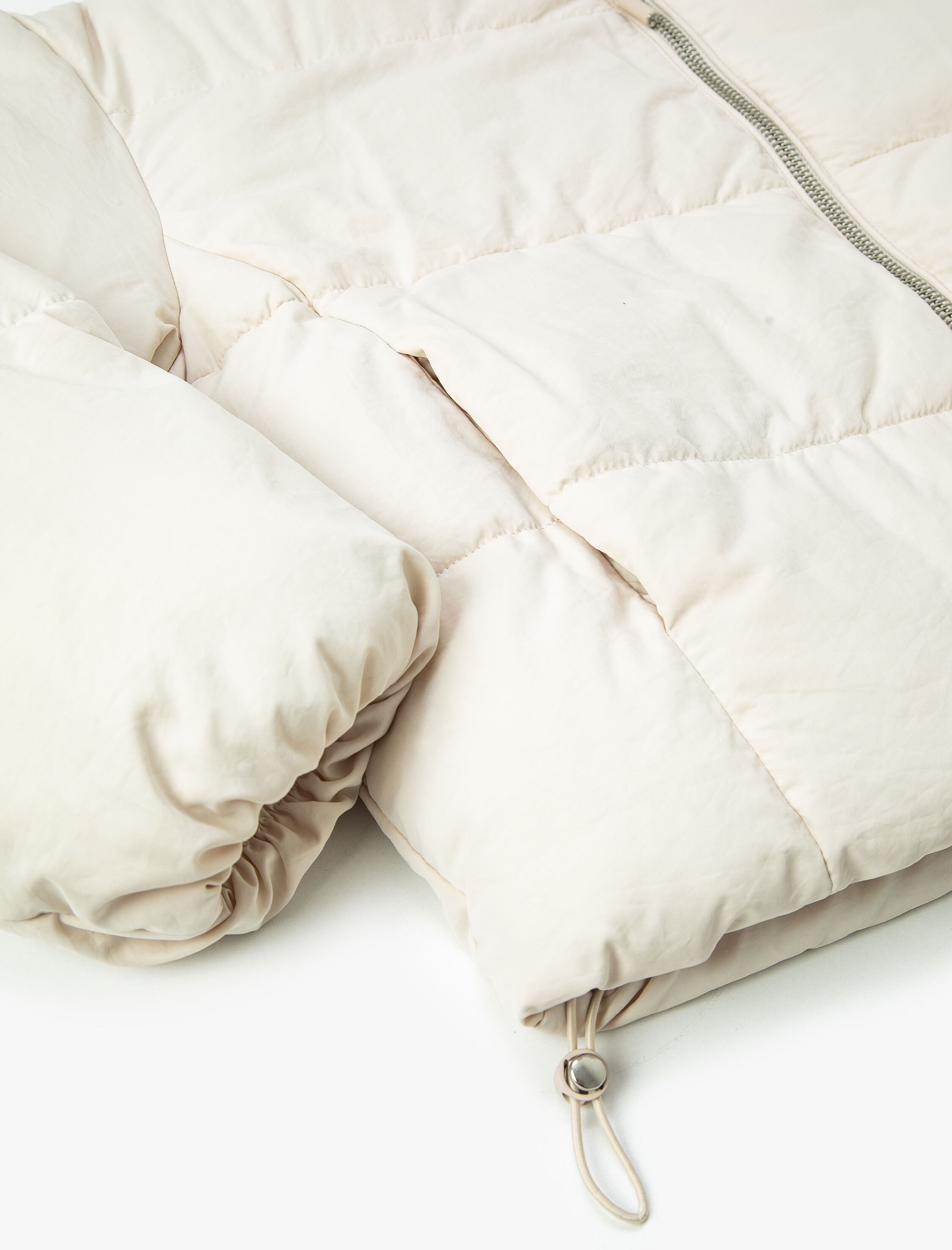   Kısa Şişme Mont Kapüşonlu Fermuarlı Cep Detaylı Dik Yaka