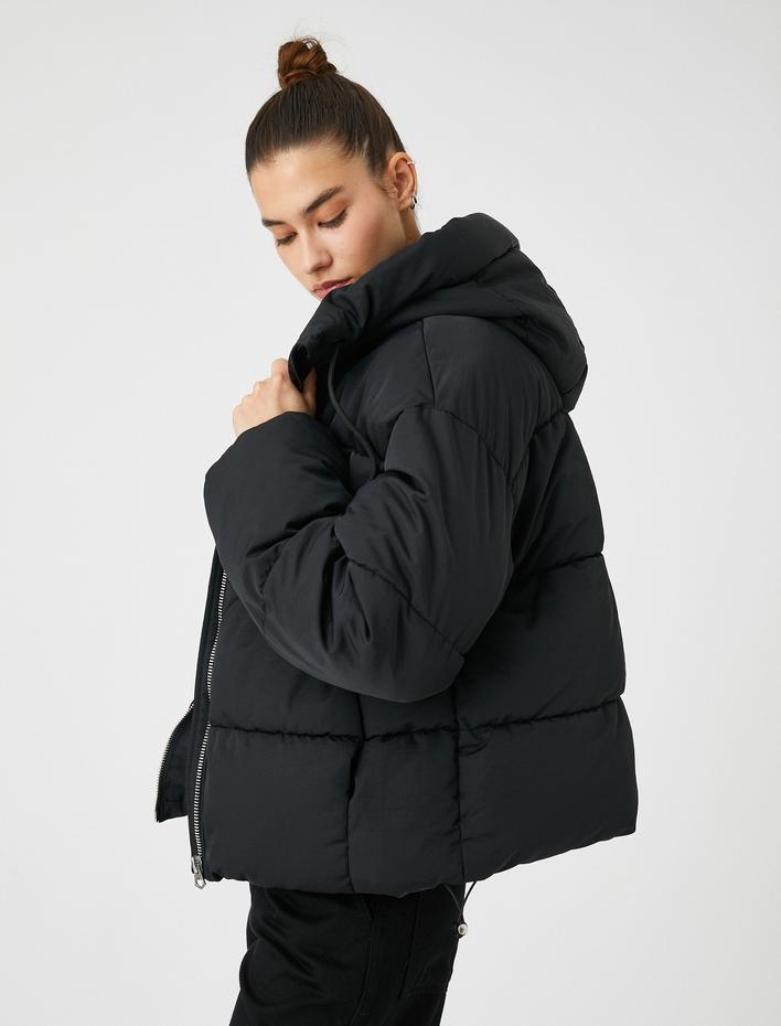  Kısa Şişme Mont Kapüşonlu Fermuarlı Cep Detaylı Dik Yaka