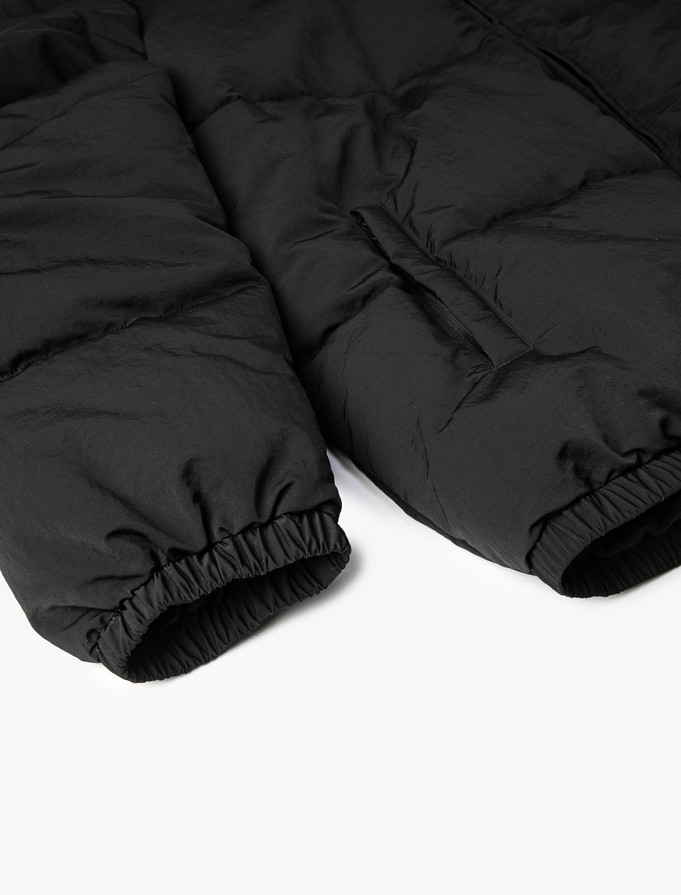   Şişme Mont Dik Yaka Fermuarlı Cep Detaylı Slogan Baskılı