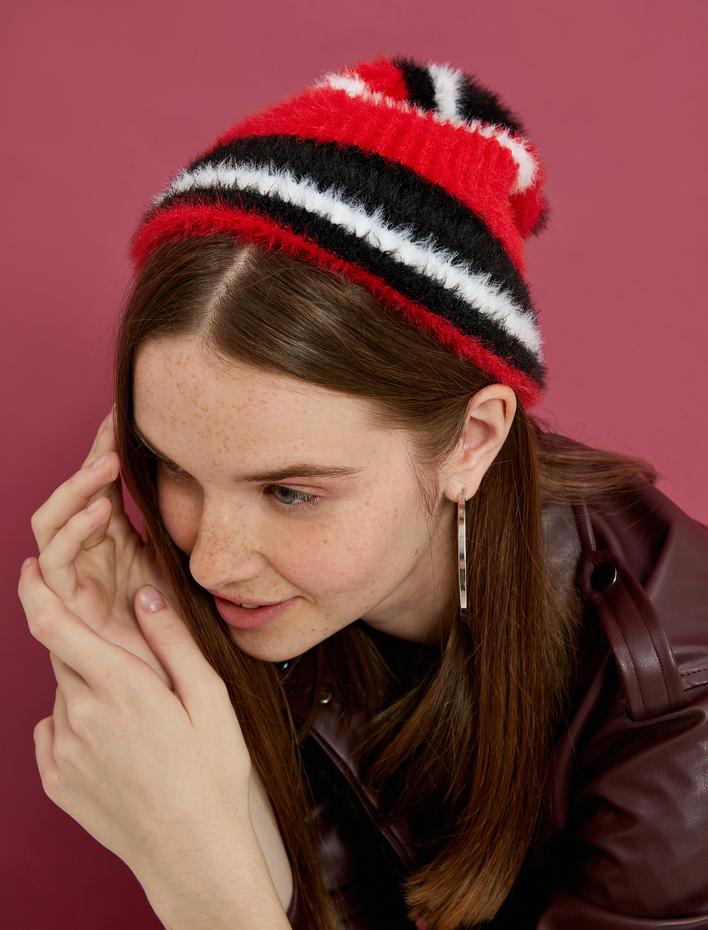 Kadın Çizgili Peluş Bere Renk Kontrastlı