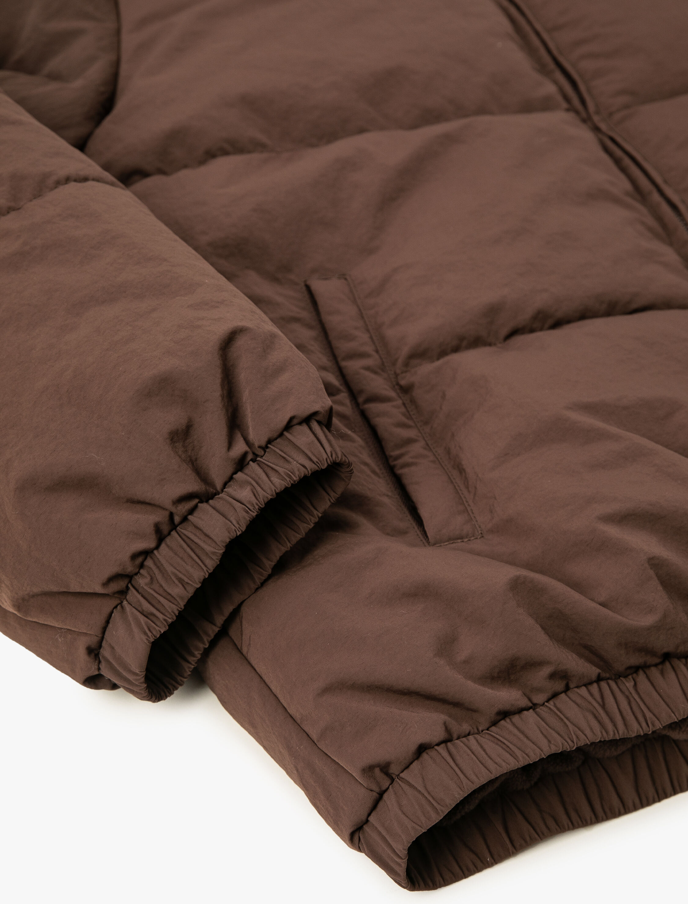 Şişme Mont Dik Yaka Fermuarlı Cep Detaylı Slogan Baskılı