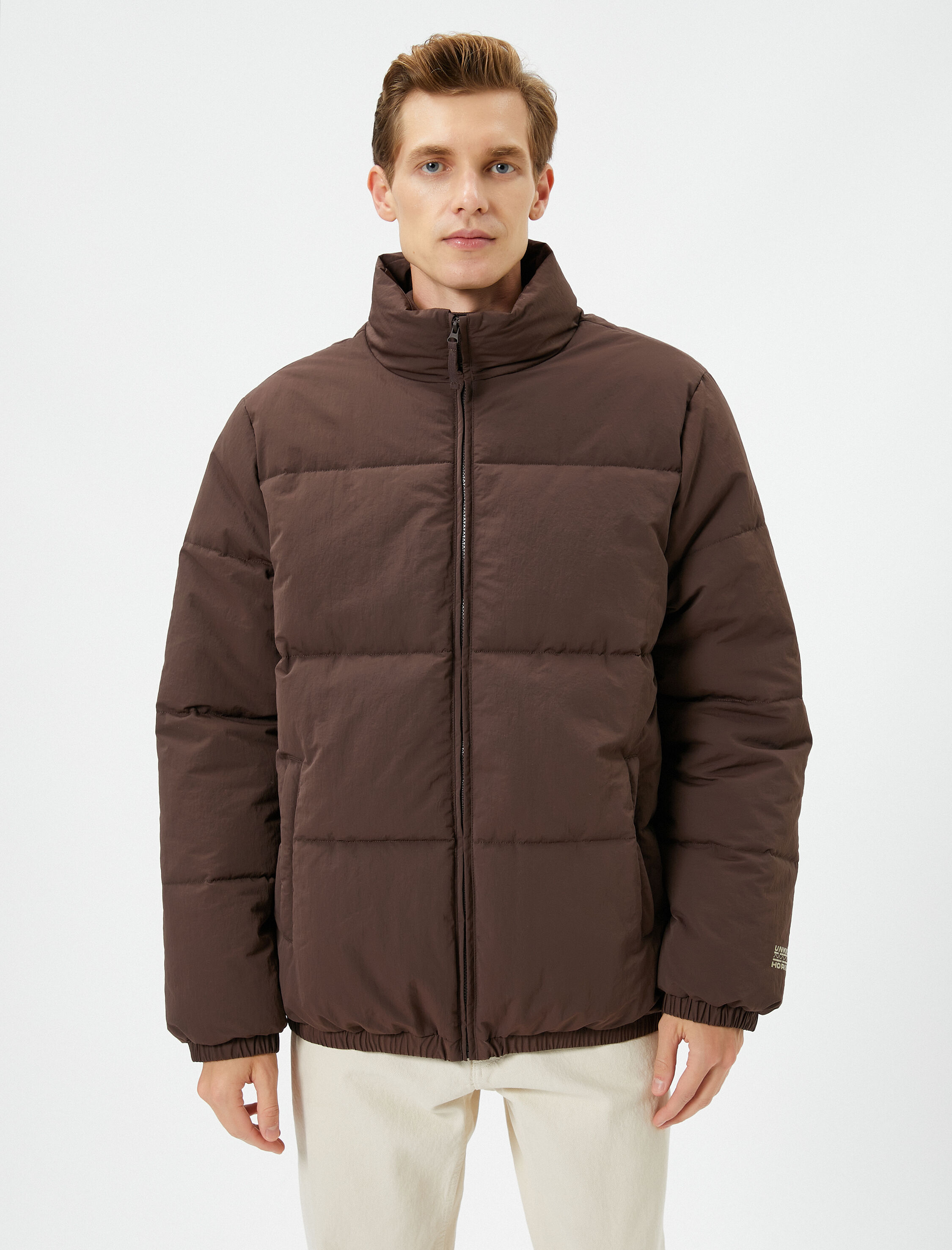 Şişme Mont Dik Yaka Fermuarlı Cep Detaylı Slogan Baskılı