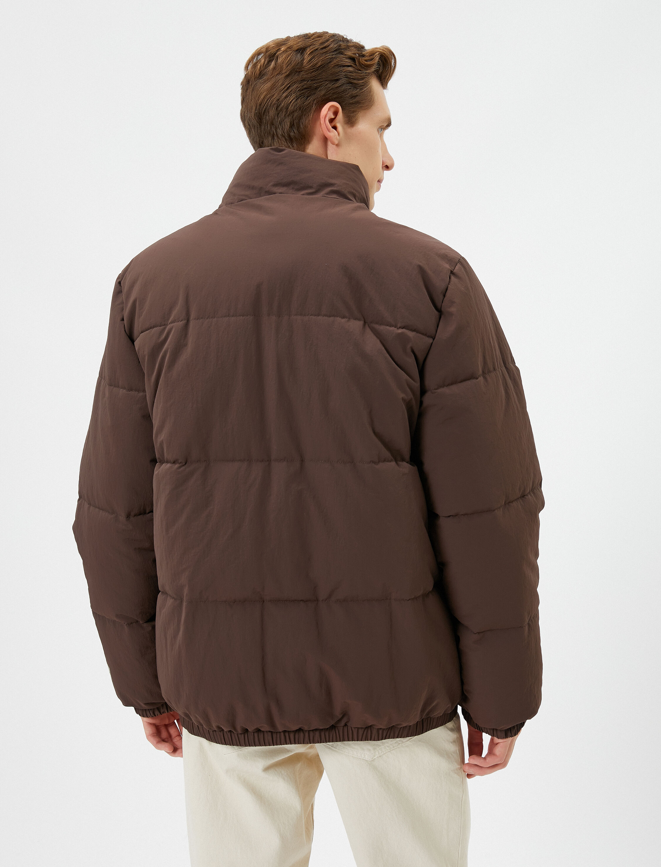 Şişme Mont Dik Yaka Fermuarlı Cep Detaylı Slogan Baskılı