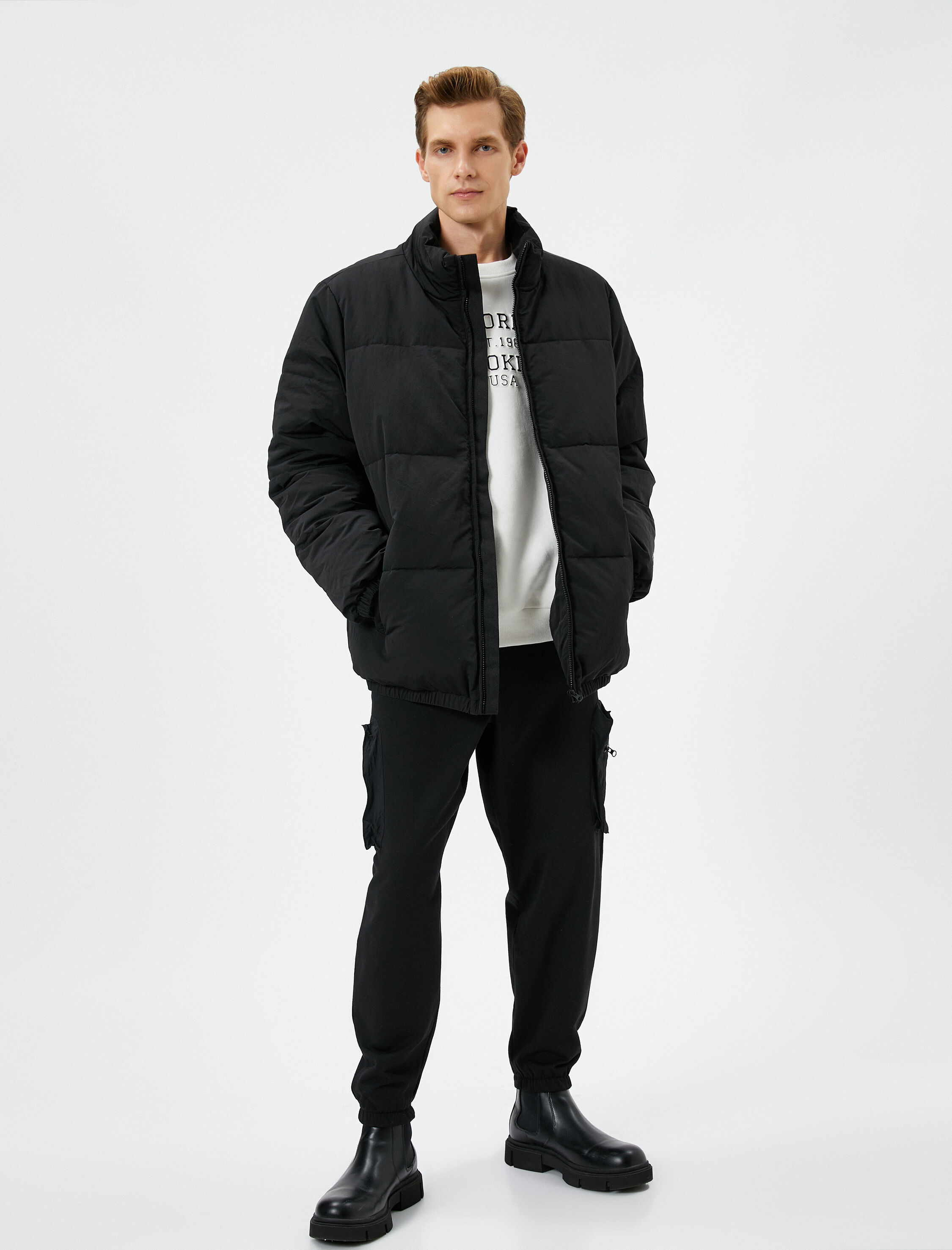   Şişme Mont Dik Yaka Fermuarlı Cep Detaylı Slogan Baskılı