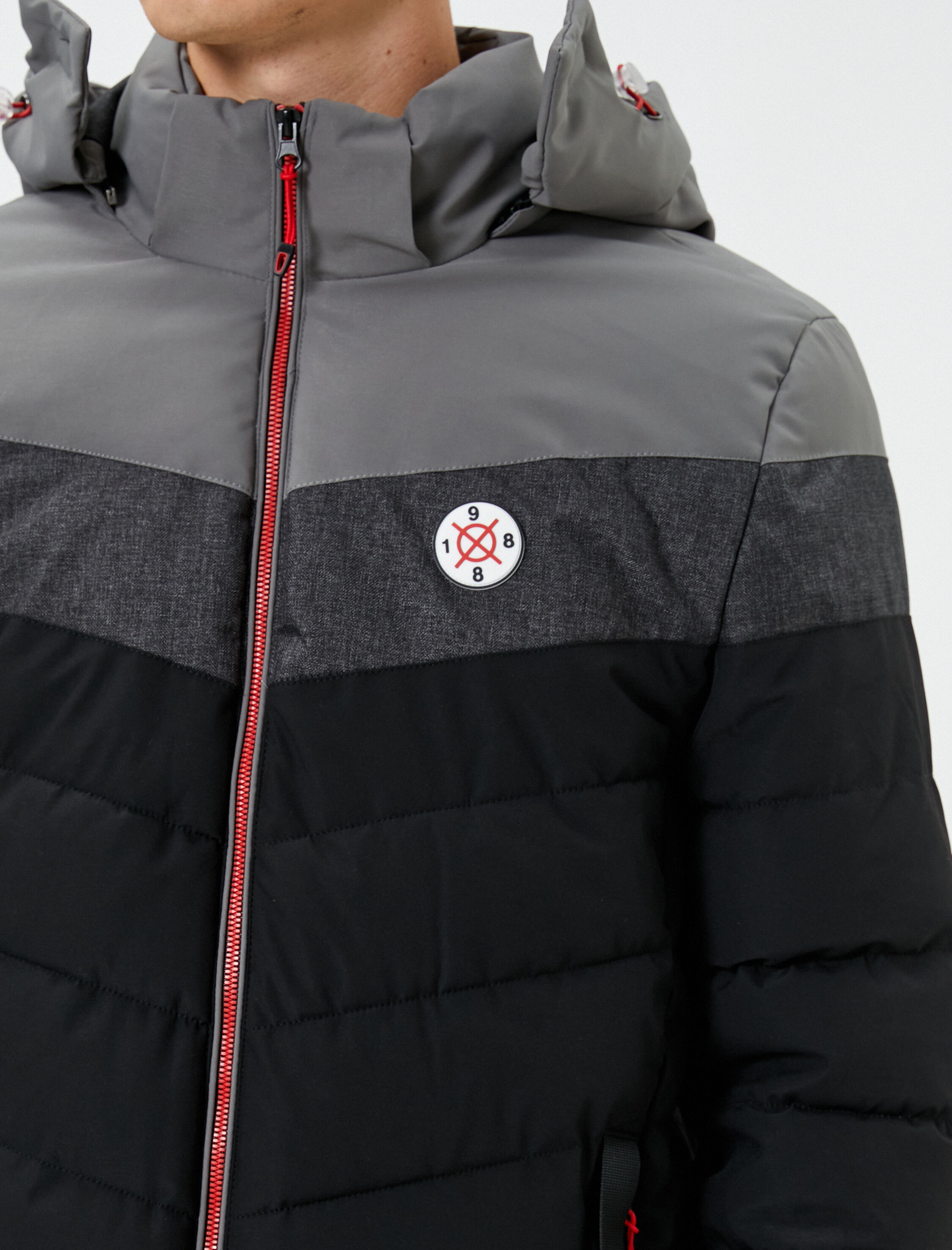   Şişme Mont Kapşonlu Baskılı Renk Bloklu Fermuarlı Cepli