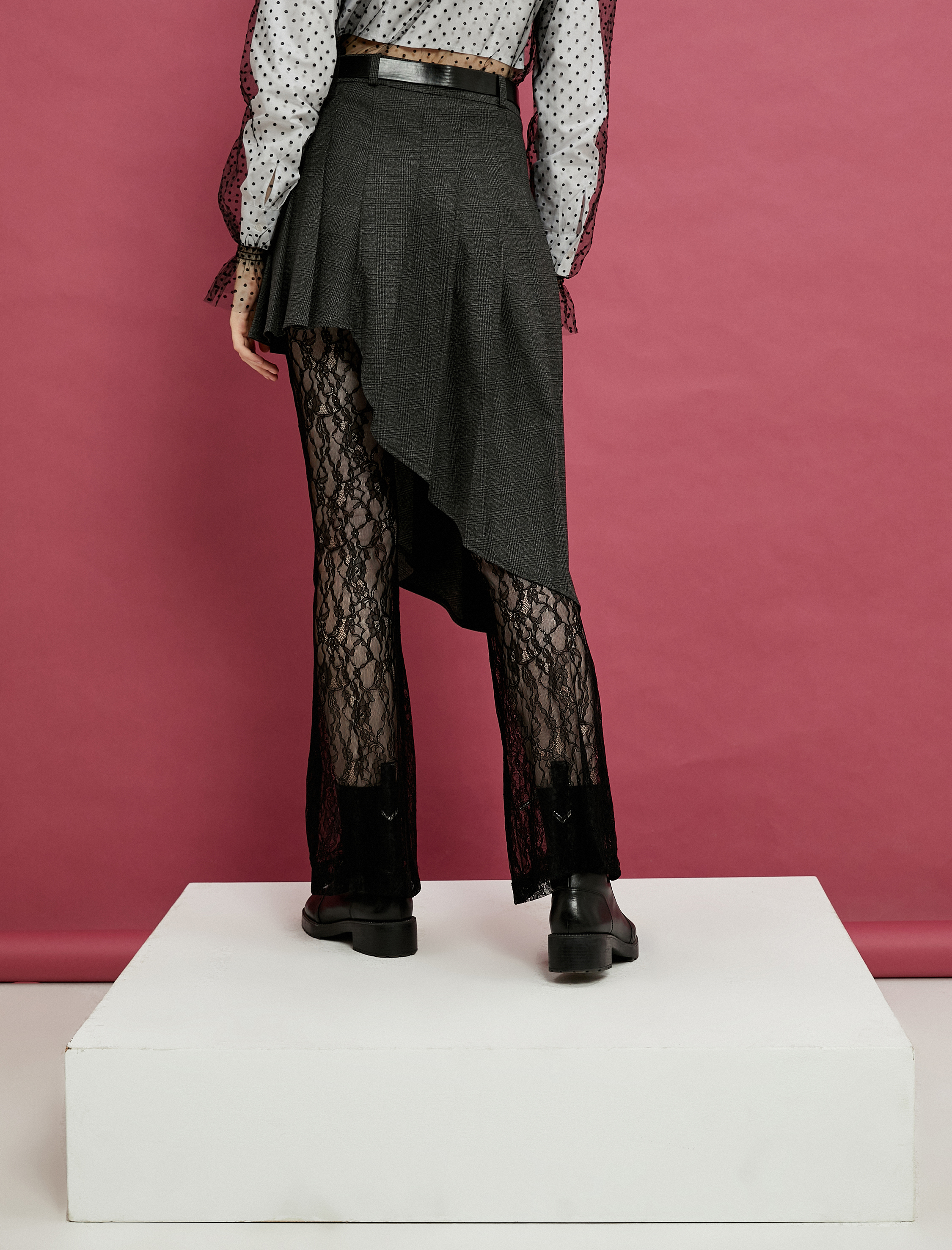   Pileli Asimetrik Kesim Mini Etek Kemer Detaylı