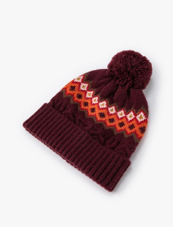 Kadın Desenli Örgü Bere Kenarları Katlı Ponpon Detaylı