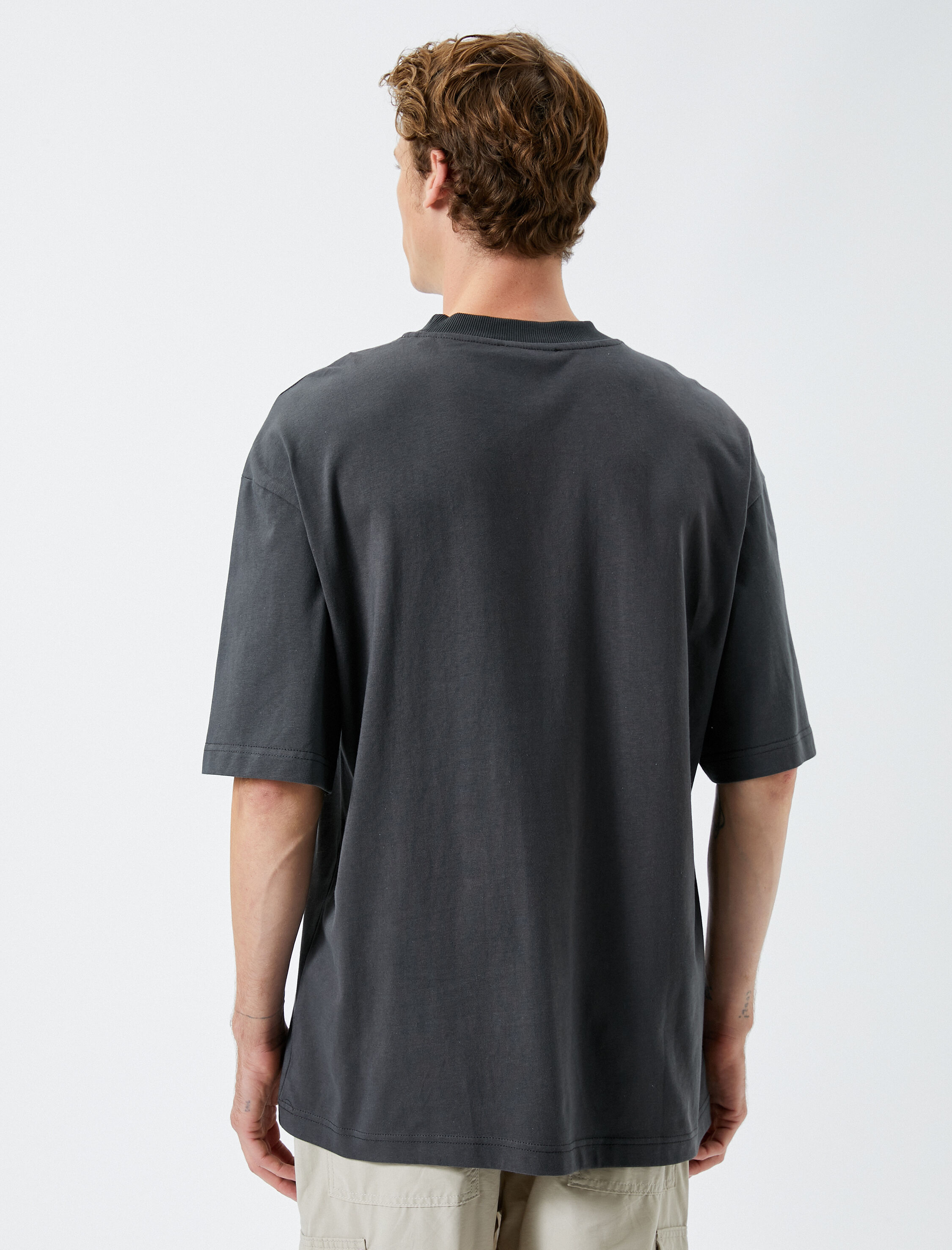   Bisiklet Yaka Tişört Cep Detaylı Kamuflaj Baskılı Kısa Kollu