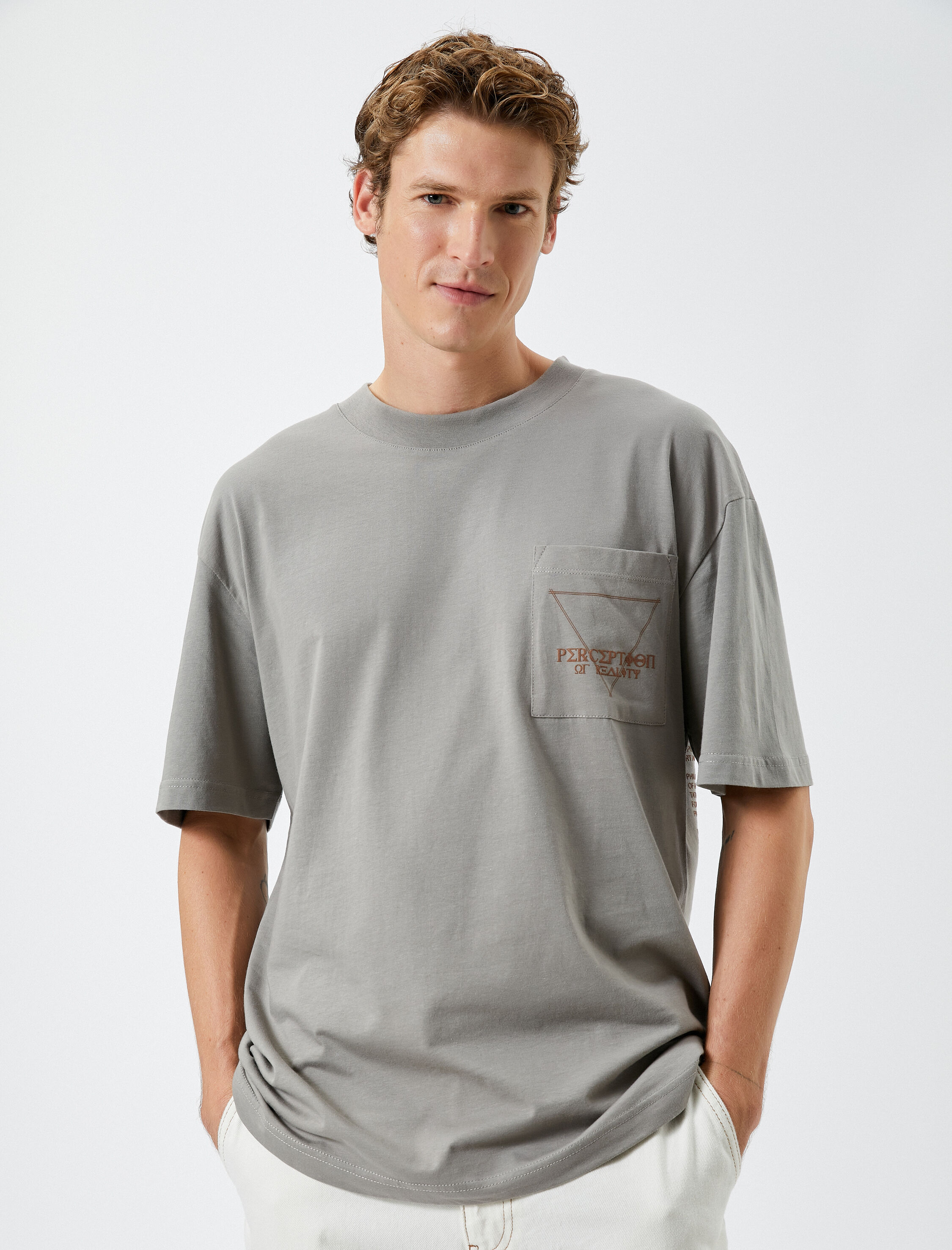   Oversize Tişört Arkası Baskılı Cep Detaylı İşlemeli Bisiklet Yaka