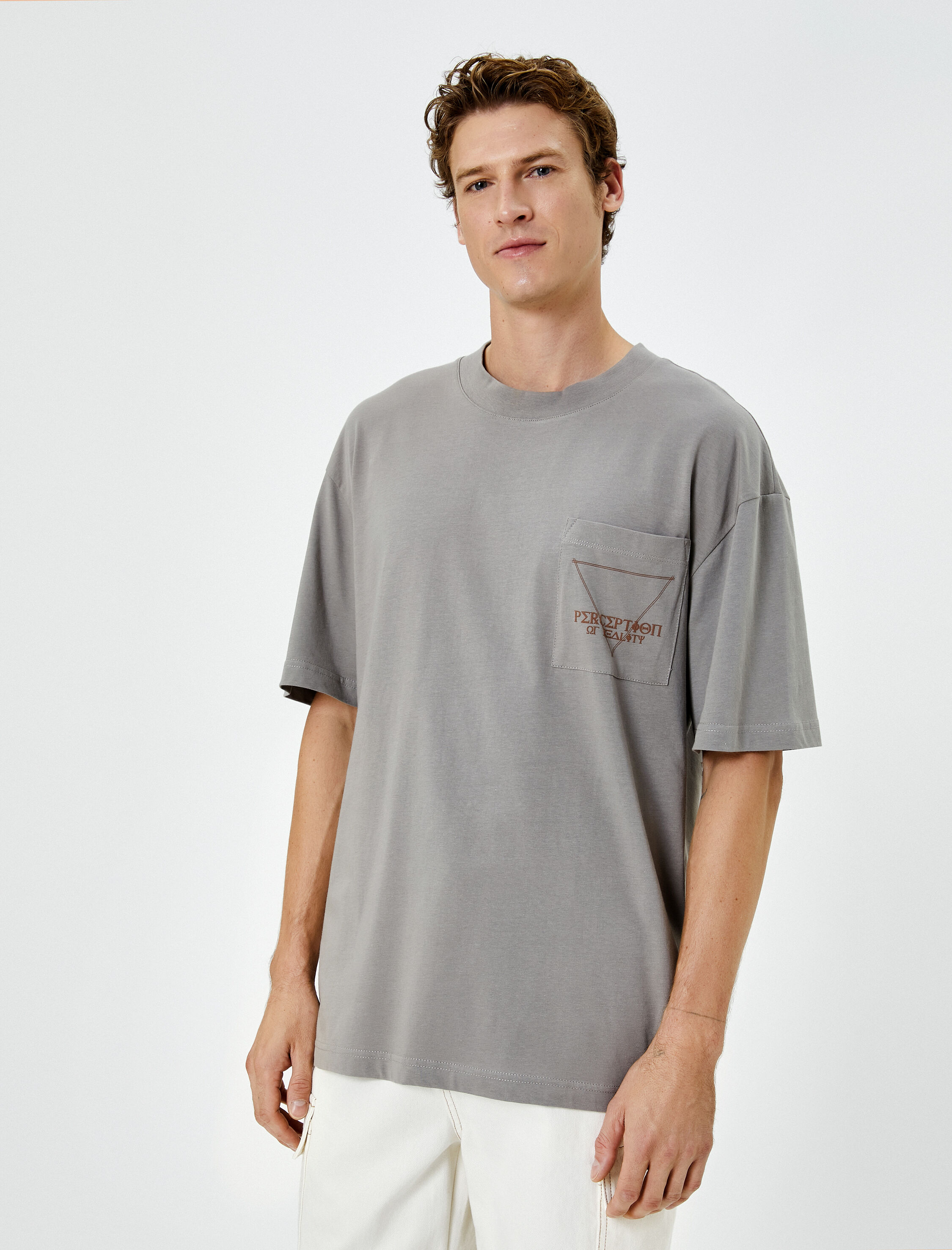   Oversize Tişört Arkası Baskılı Cep Detaylı İşlemeli Bisiklet Yaka