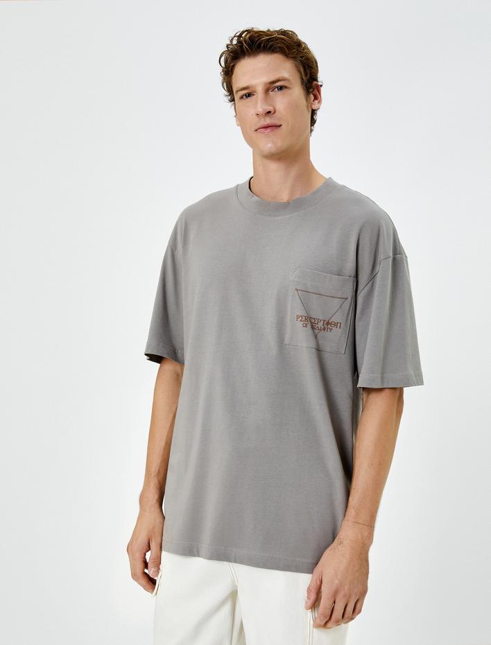  Oversize Tişört Arkası Baskılı Cep Detaylı İşlemeli Bisiklet Yaka