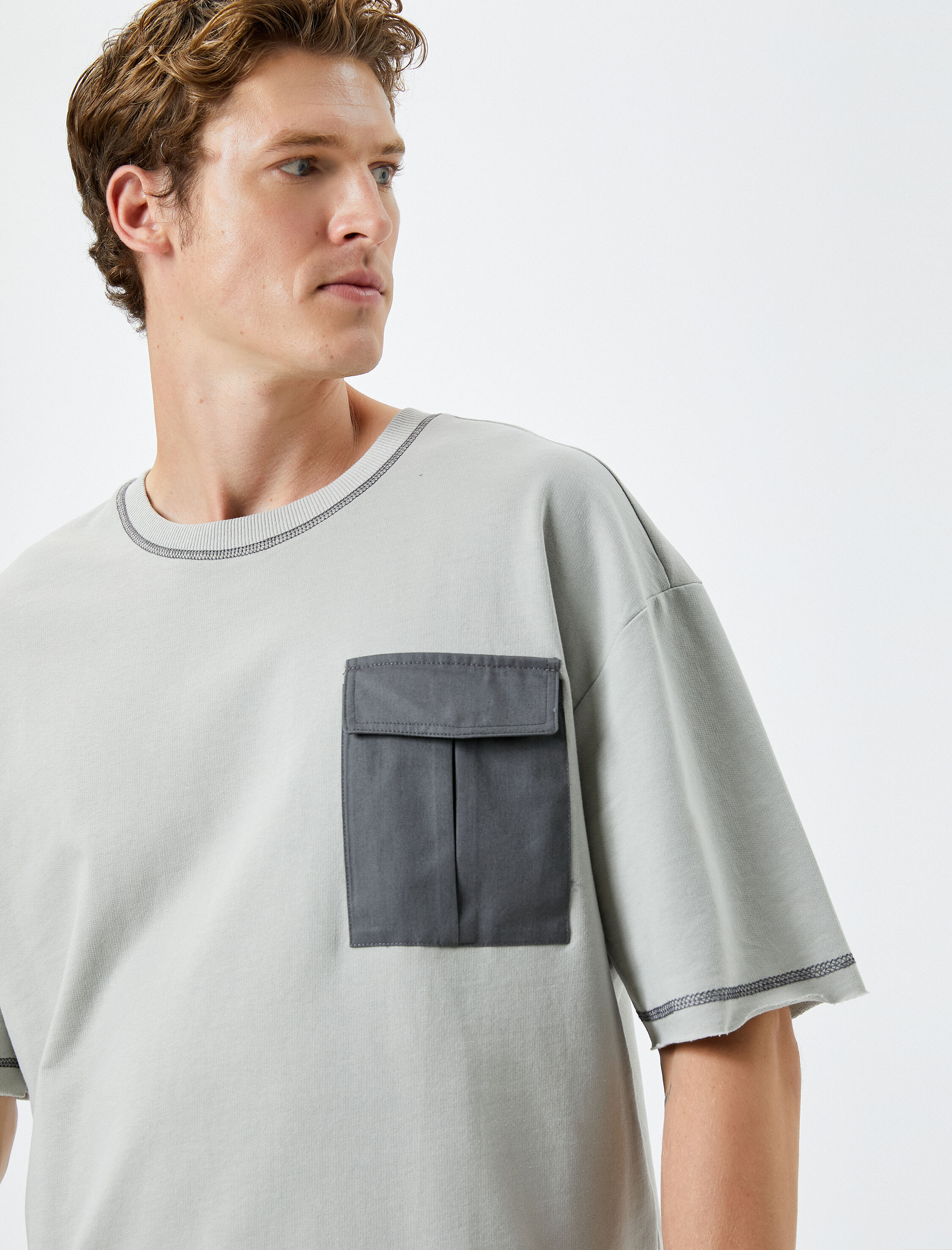   Oversize Tişört Cepli Dikiş Detaylı Bisiklet Yaka Kısa Kollu