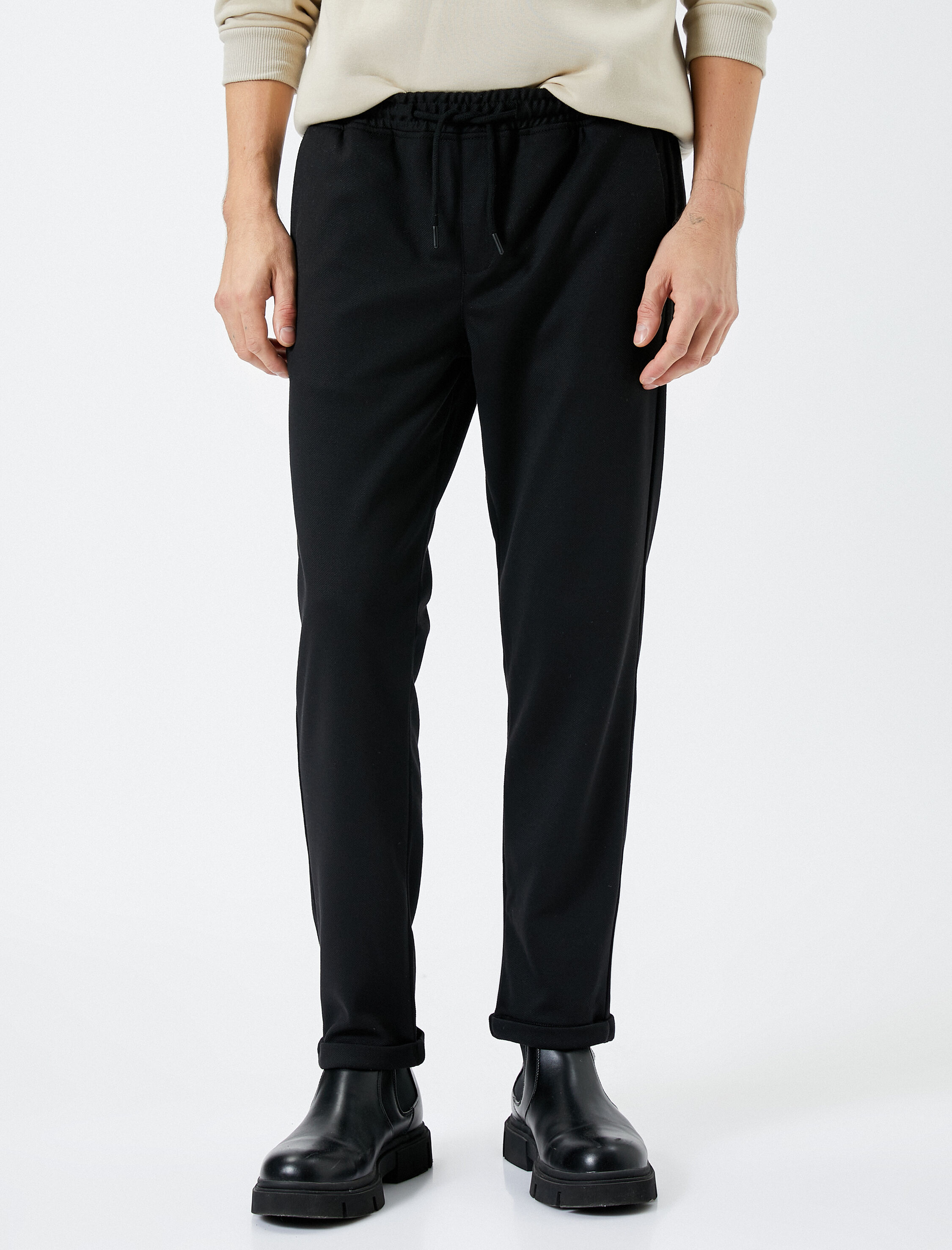   Kumaş Pantolon Beli Bağcıklı Dar Kesim Cep Detaylı