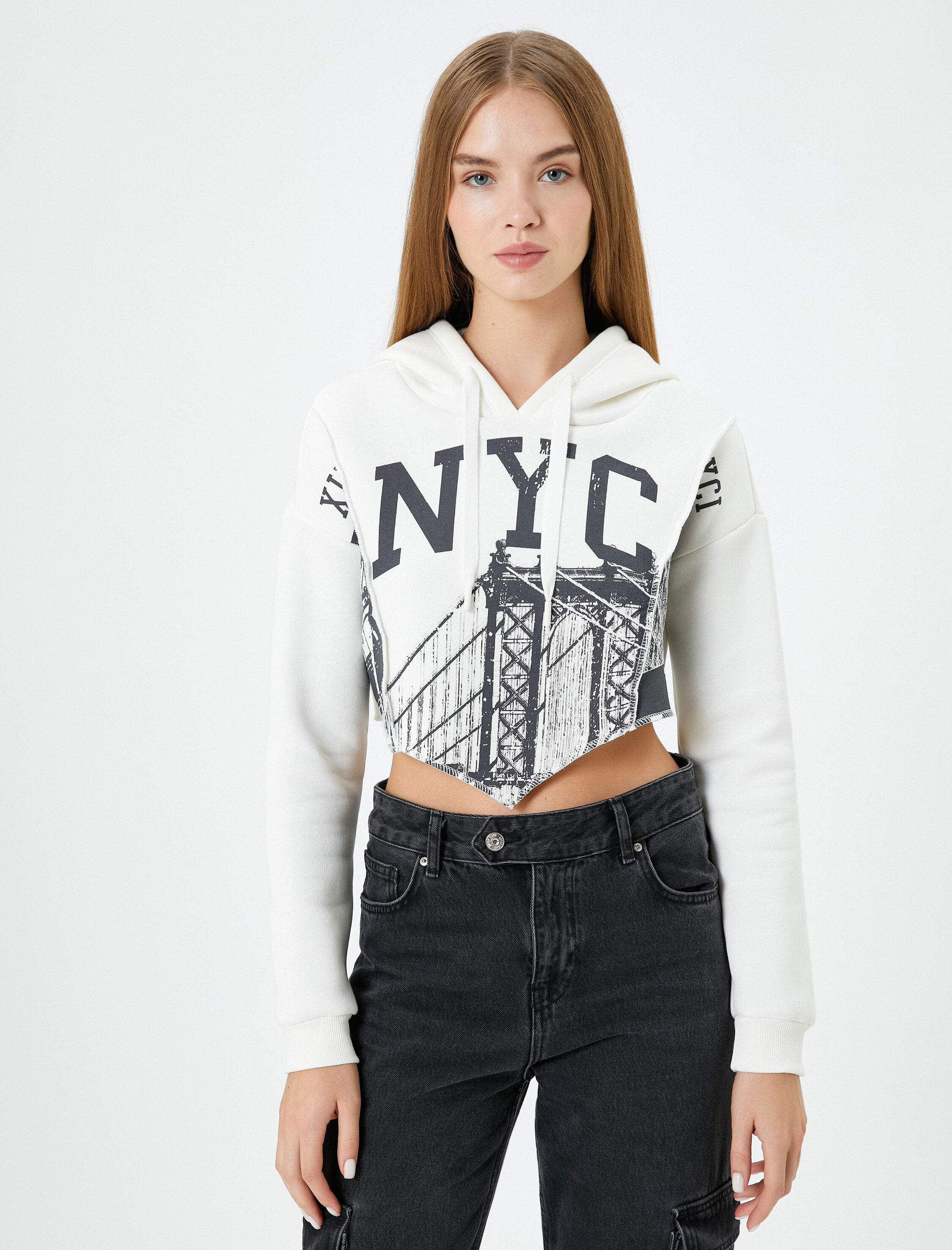   Şardonlu Crop Kapşonlu Sweatshirt Asimetrik Kesim NYC Baskılı