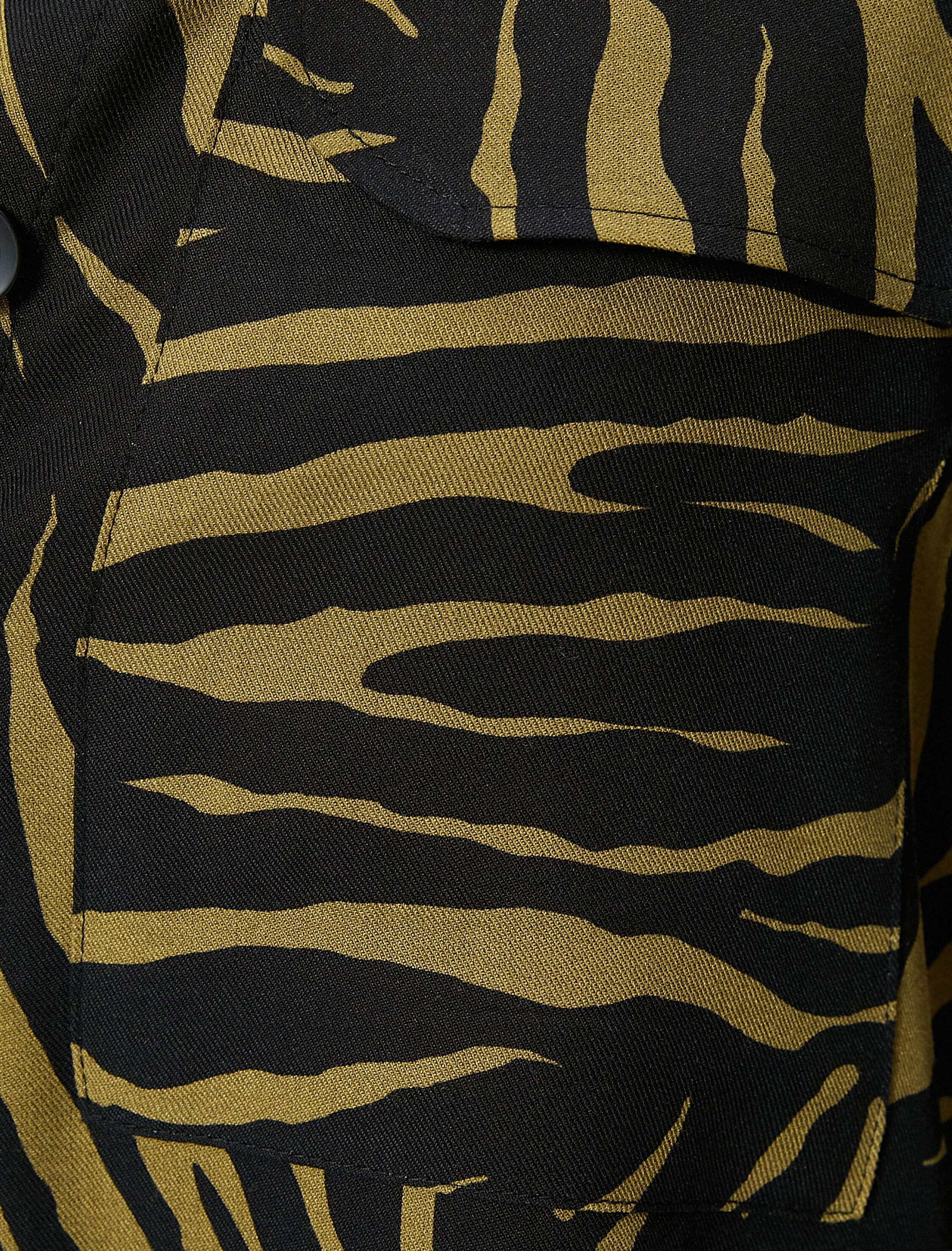   Crop Gömlek Zebra Desenli Kapaklı Cepli Düğmeli Uzun Kollu