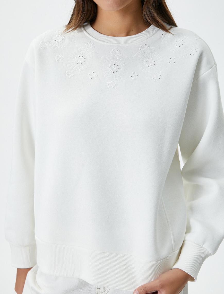   Bisiklet Yaka Sweatshirt Çiçek Nakış Detaylı Ribanalı