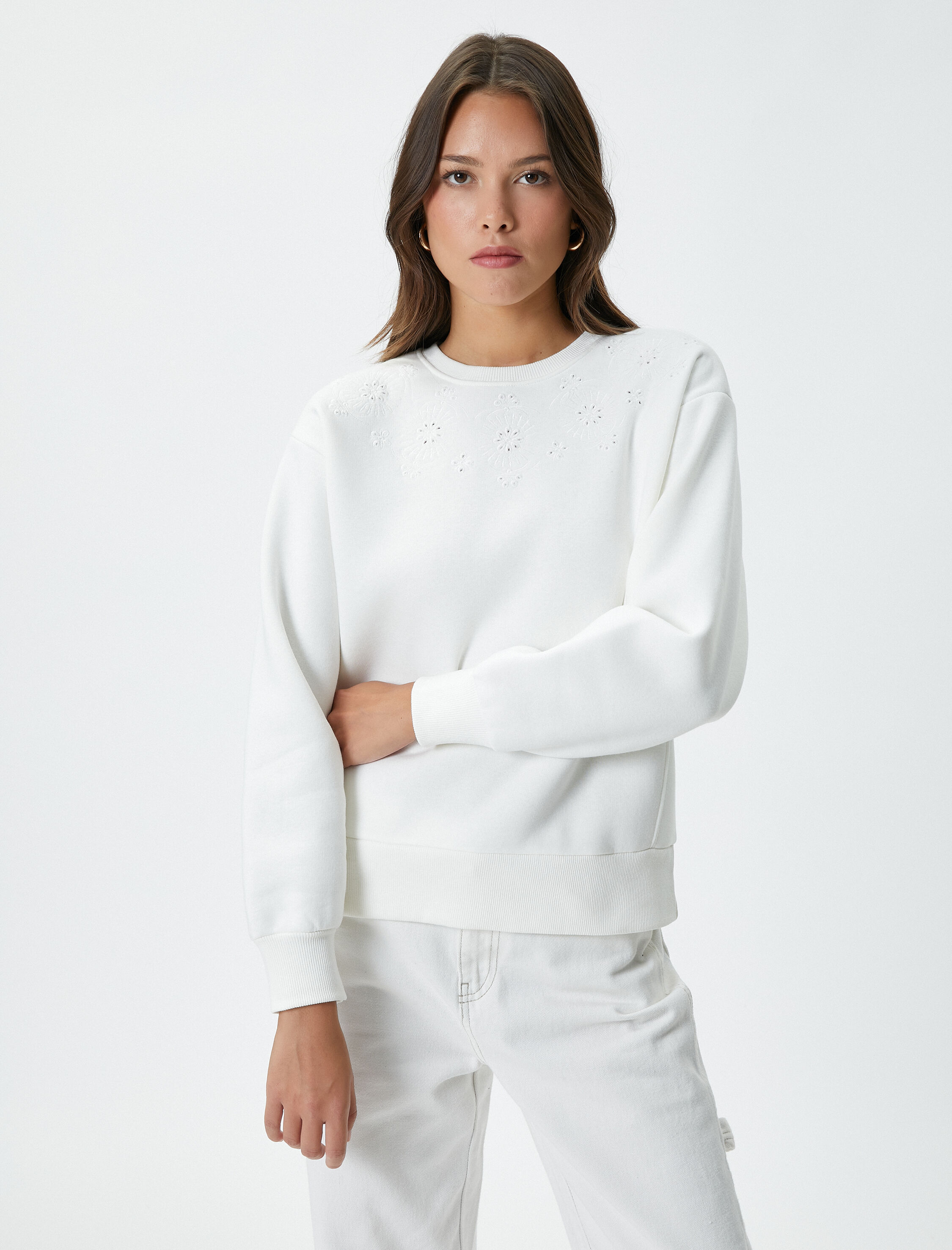   Bisiklet Yaka Sweatshirt Çiçek Nakış Detaylı Ribanalı