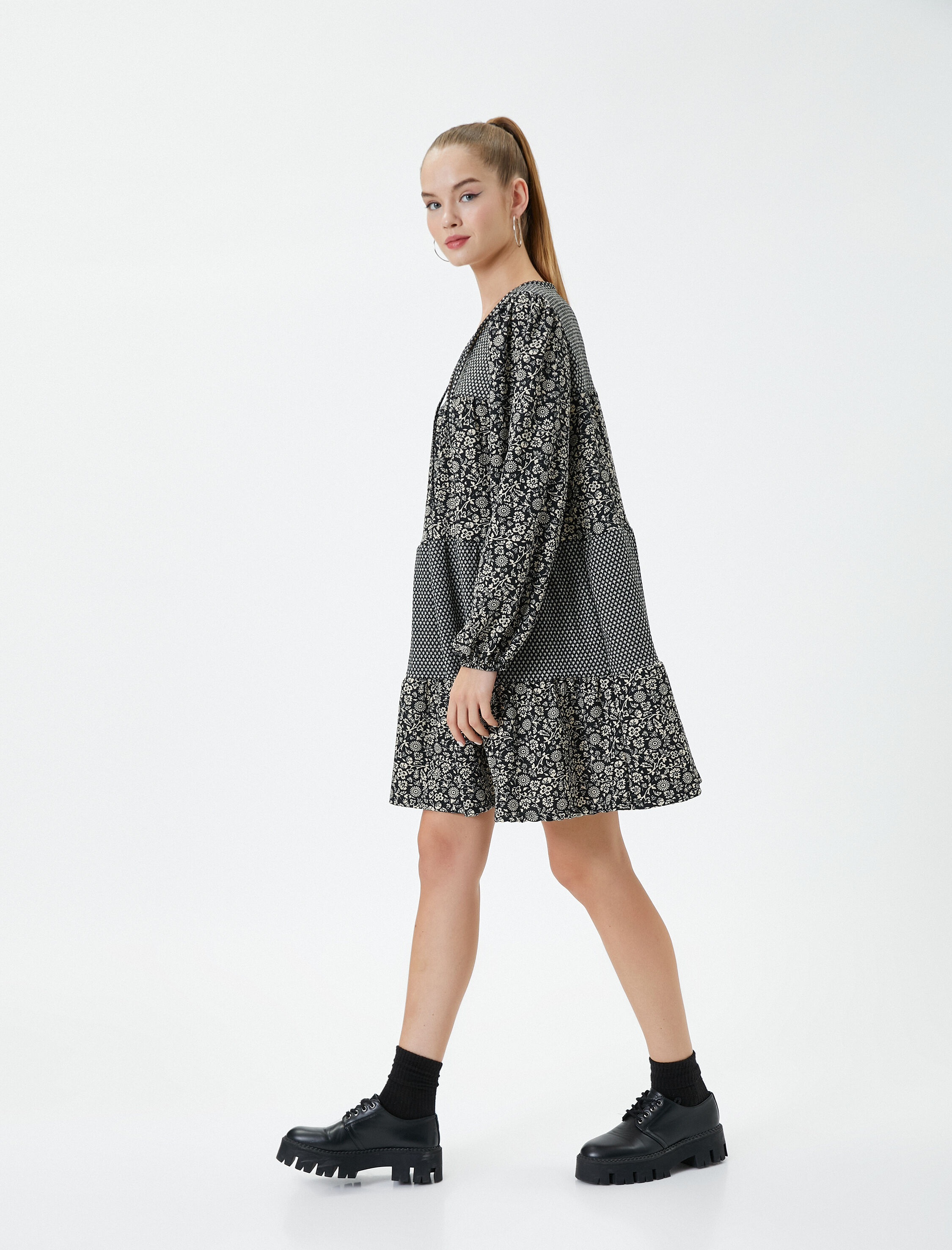   Çiçekli Mini Balon Kol Elbise Uzun Kollu V Yaka Bağlamalı Rahat Kesim Katlı Bürümcük