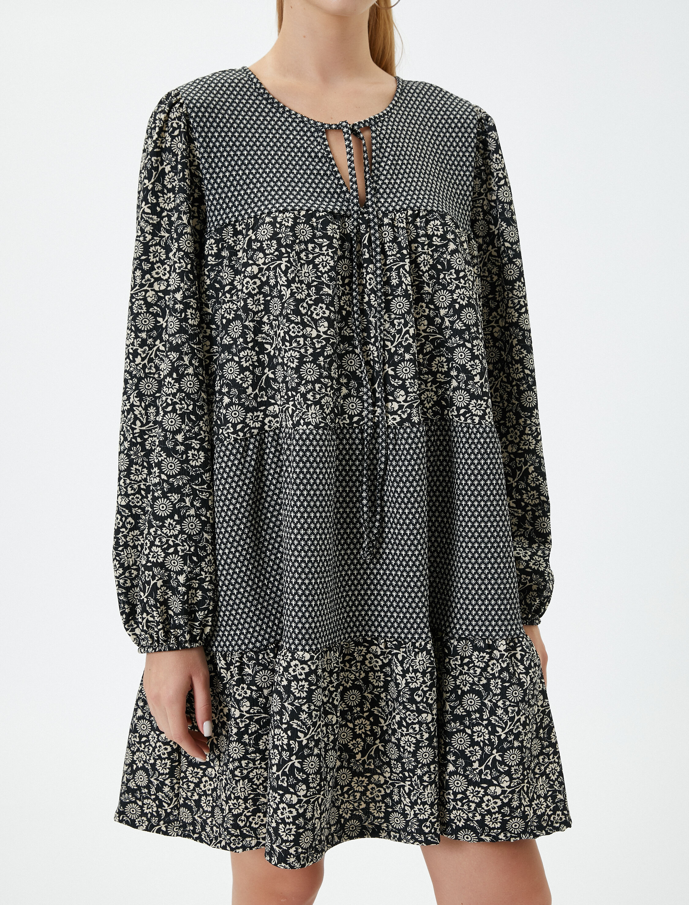   Çiçekli Mini Balon Kol Elbise Uzun Kollu V Yaka Bağlamalı Rahat Kesim Katlı Bürümcük