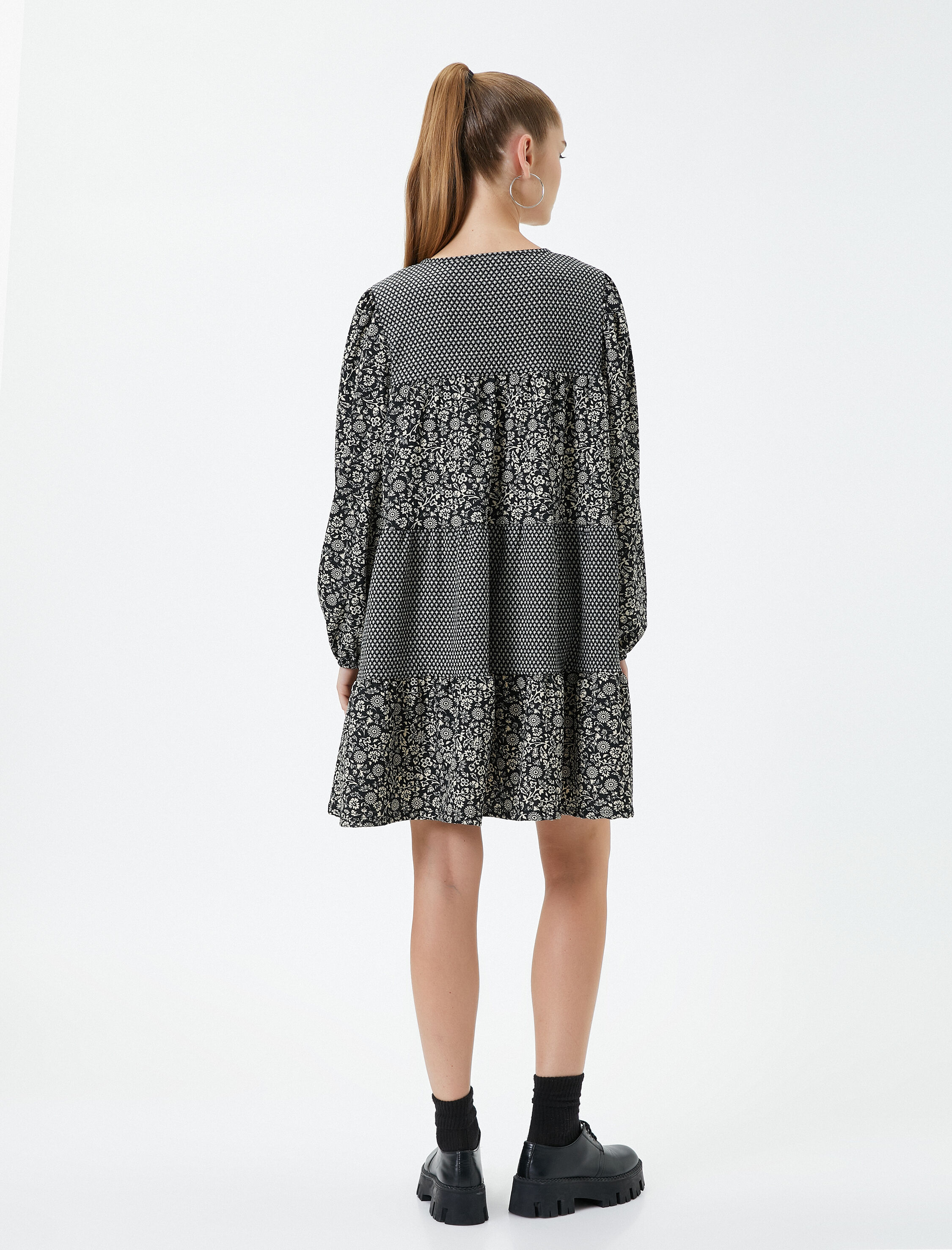   Çiçekli Mini Balon Kol Elbise Uzun Kollu V Yaka Bağlamalı Rahat Kesim Katlı Bürümcük