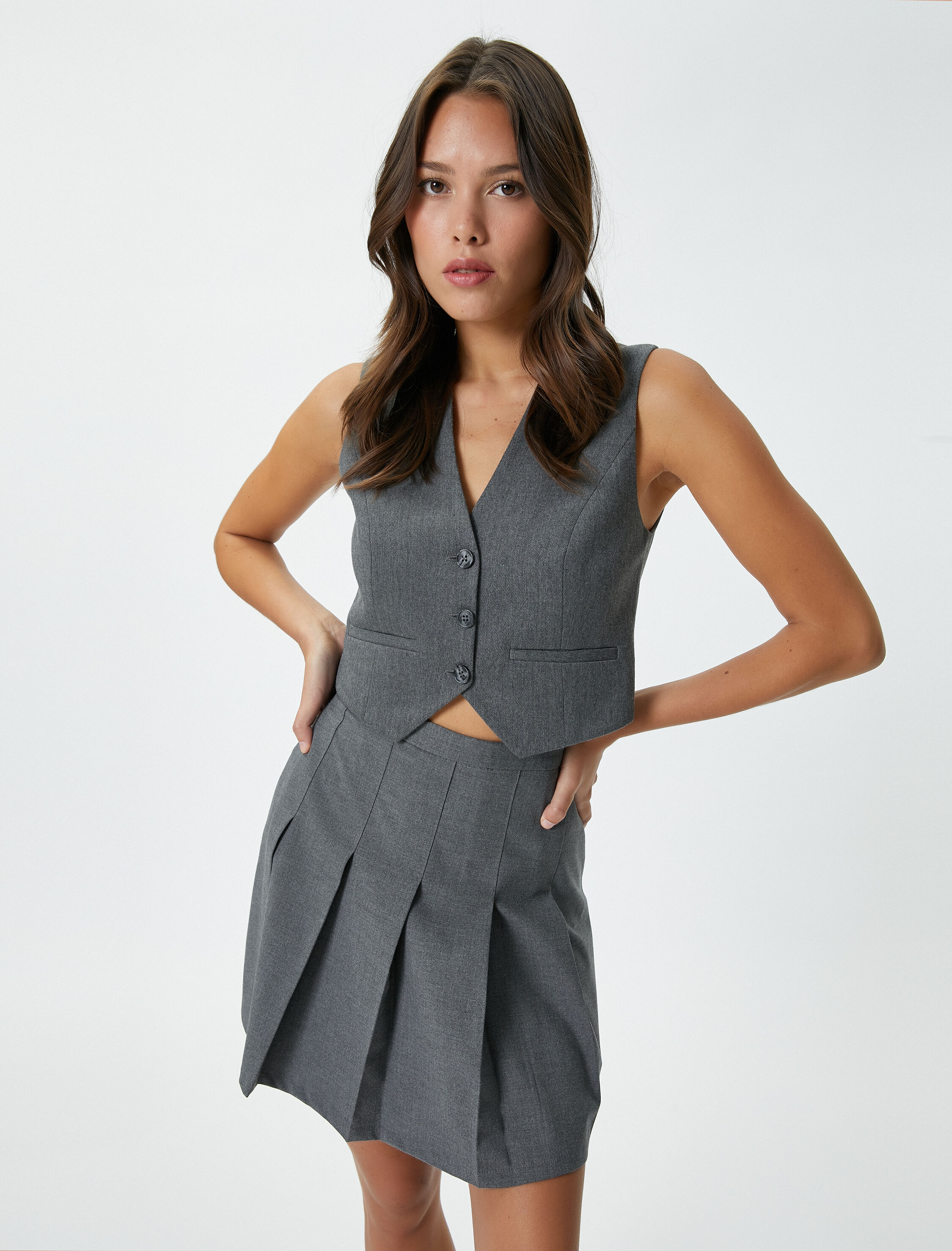   Yelek V Yaka Düğmeli Mini Cep Detaylı