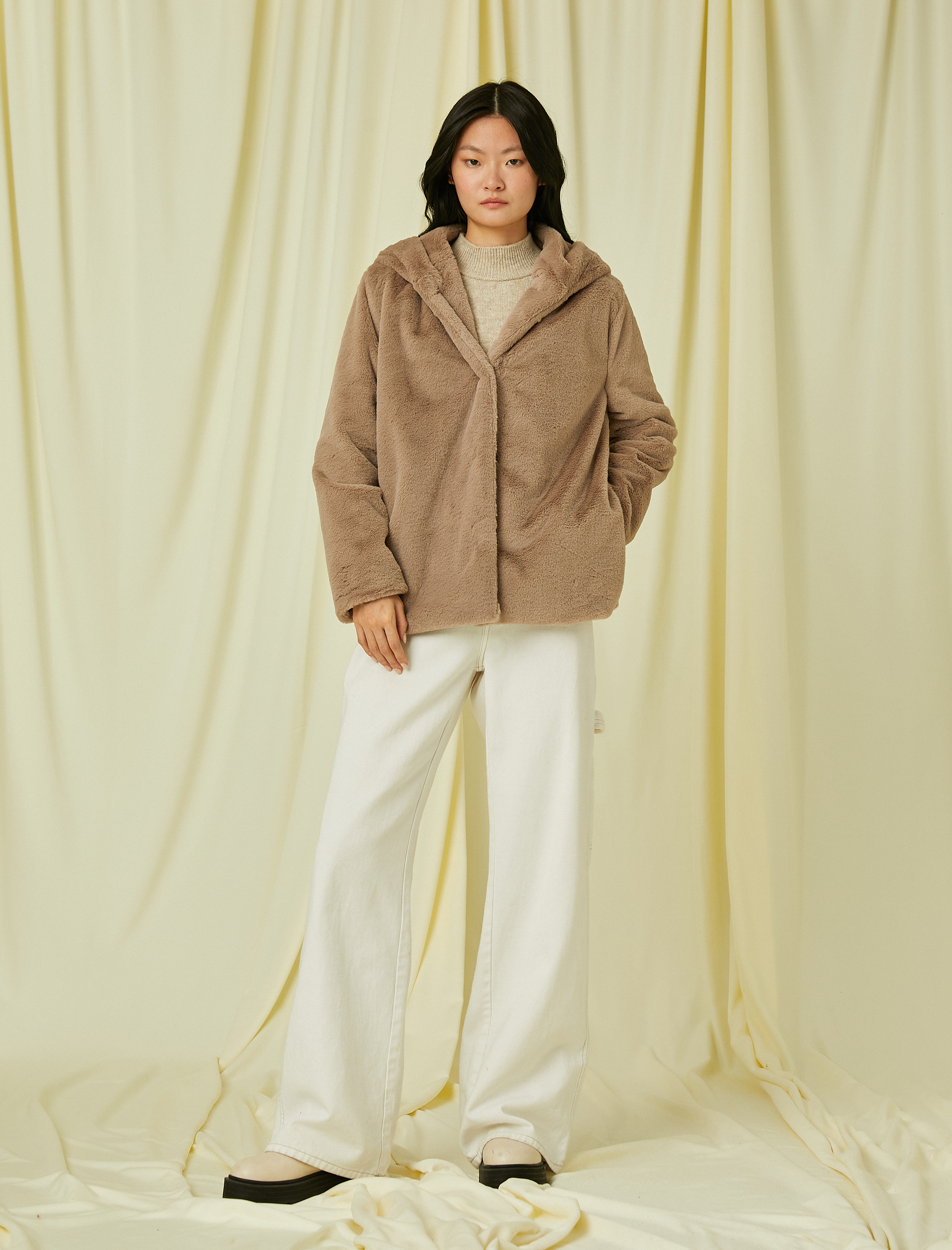   Kapüşonlu Oversize Peluş Kısa Kaban