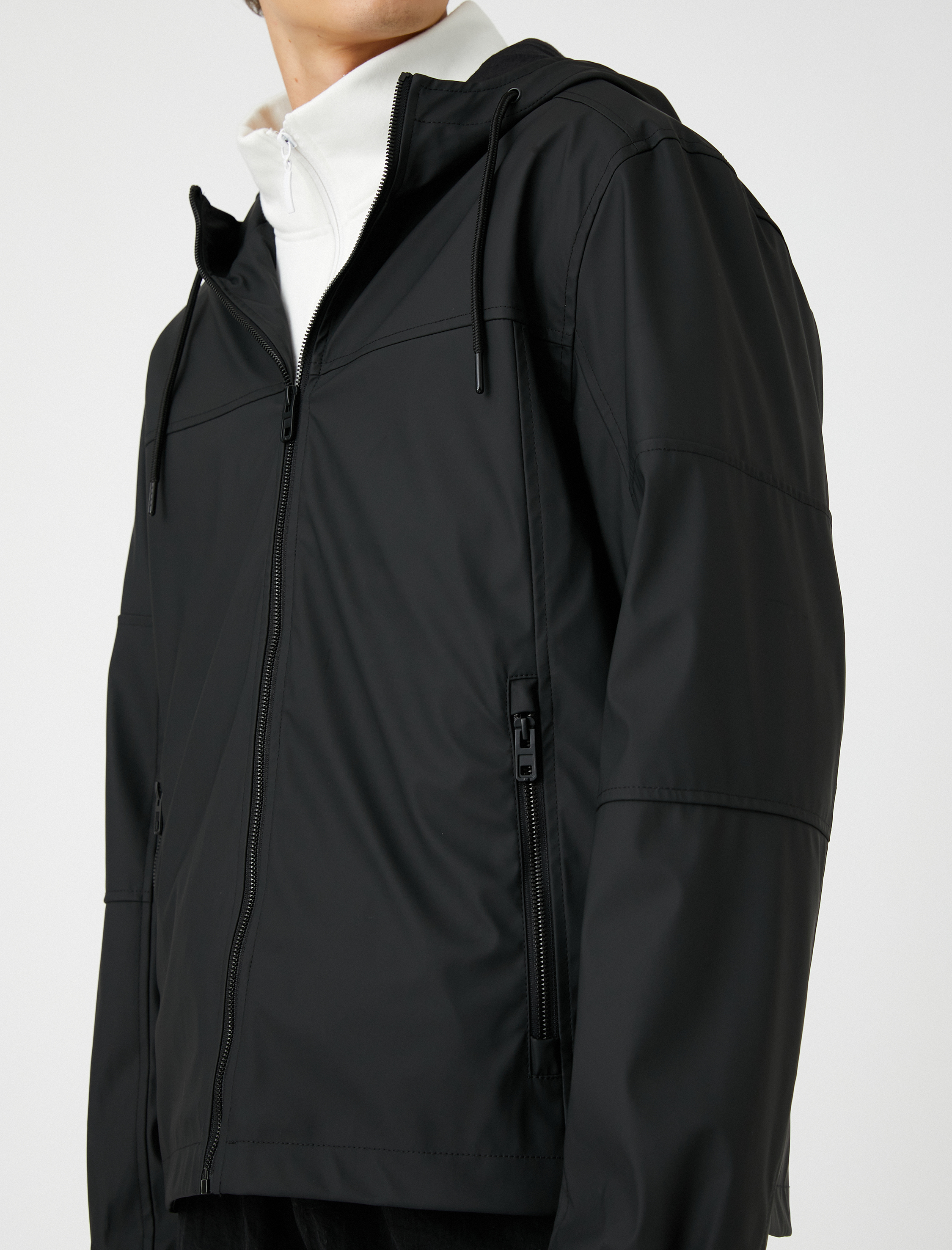   Deri Görünümlü Ceket Kapşonlu Fermuarlı Cep Detaylı